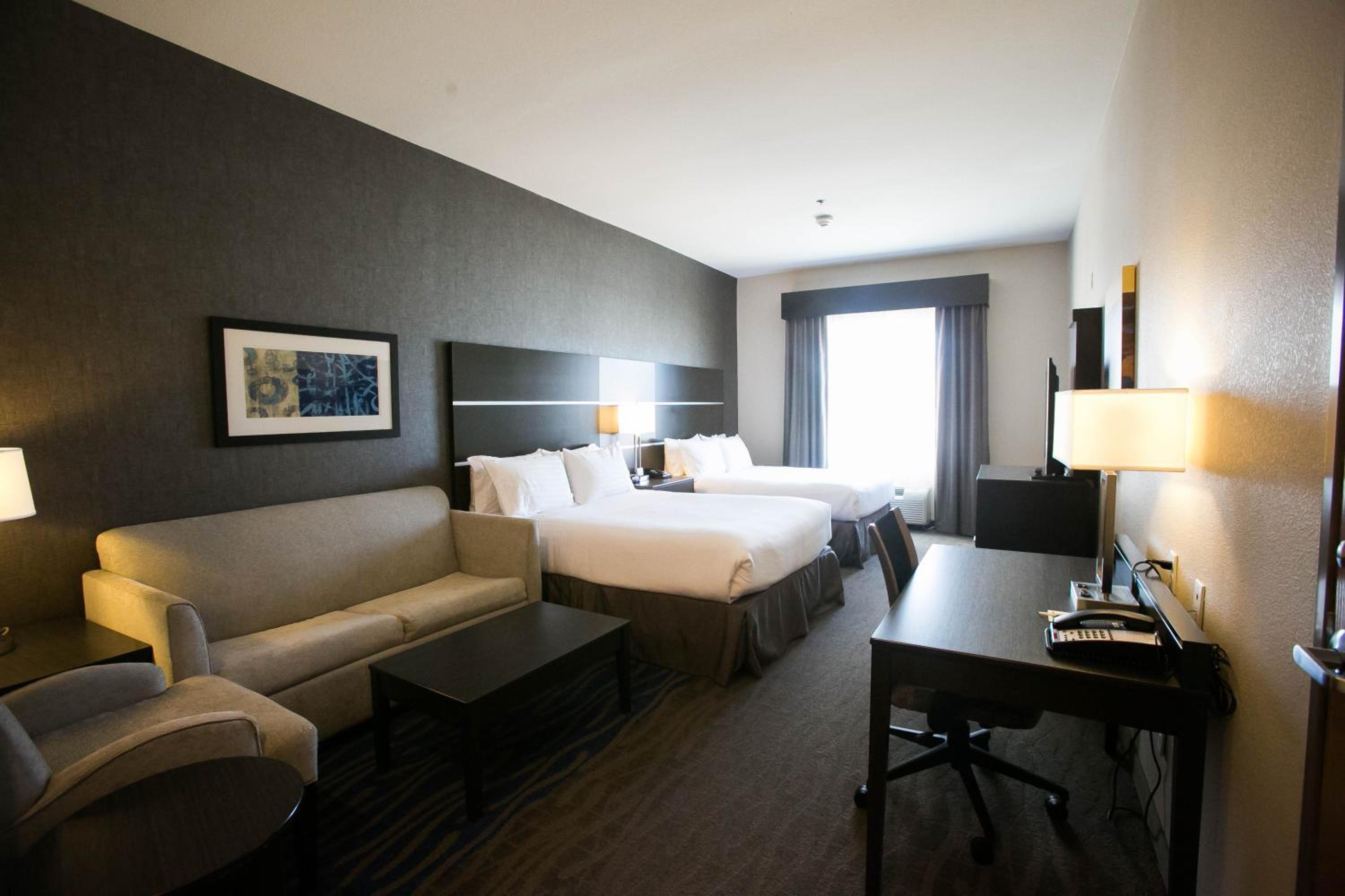Suite with Two Queen Beds - Photo 1