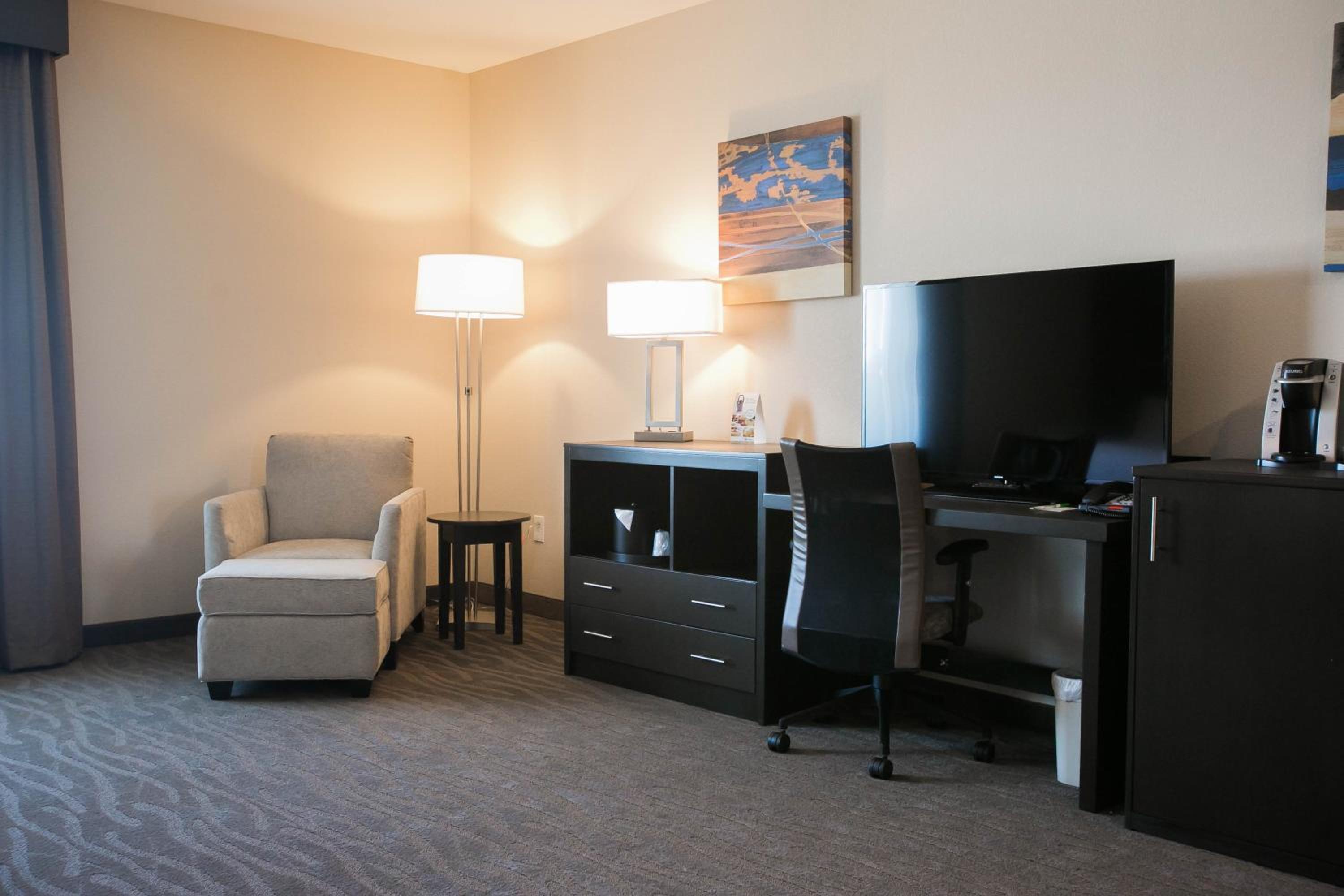 Standard Queen Room with Two Queen Beds and Mobility Accessible Tub - Photo 1