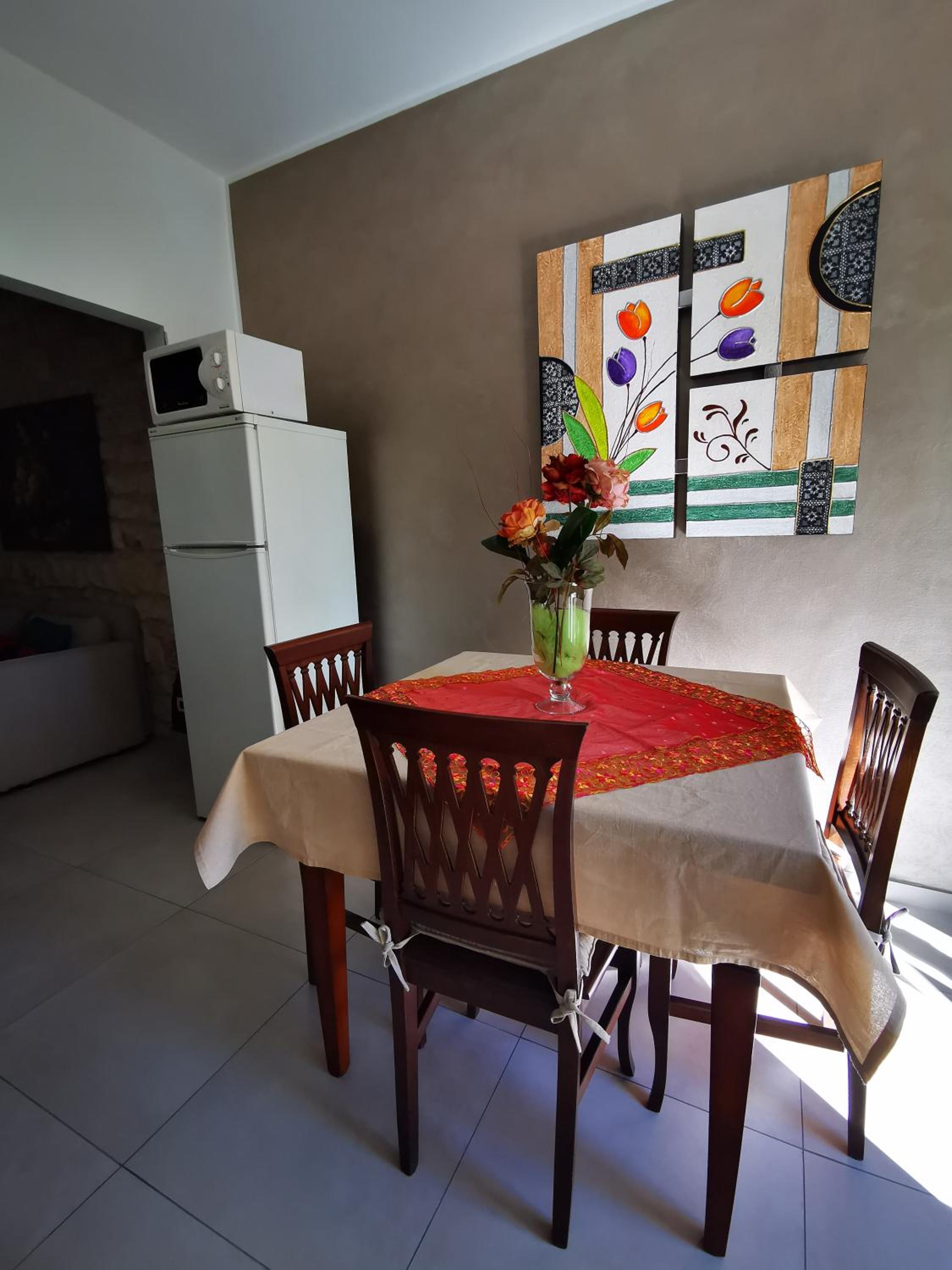 One-Bedroom Apartment - Photo 3