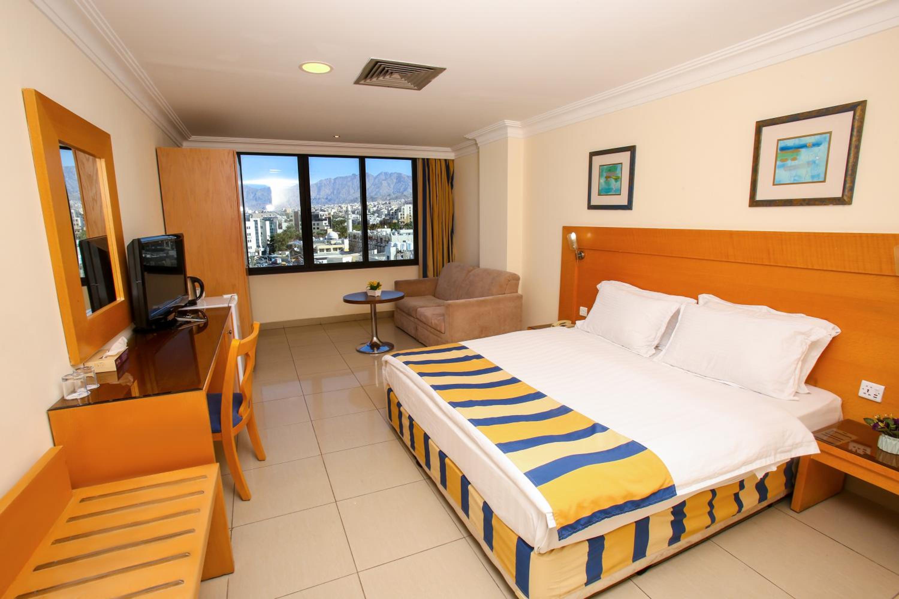 Standard King Room - Photo 4