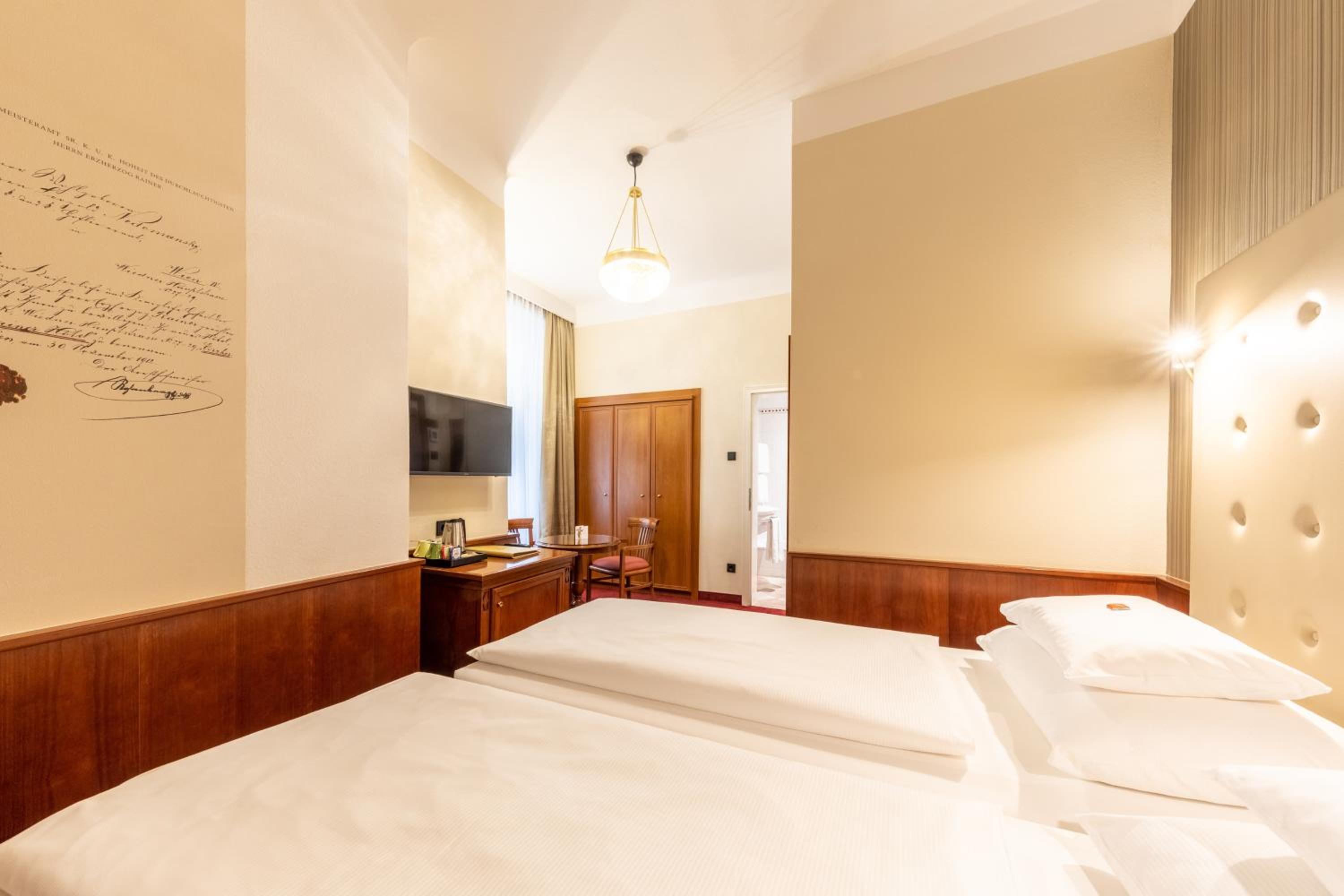 Double Room with Courtyard View photo 3