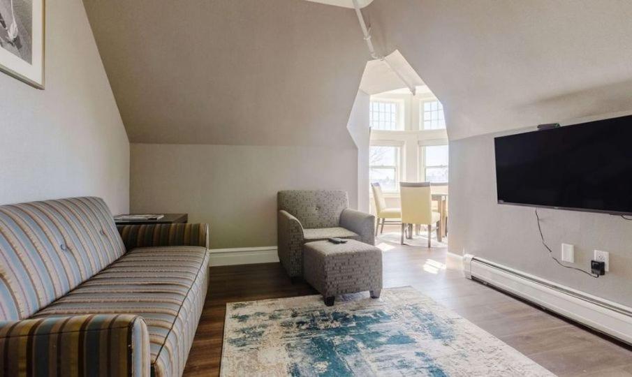 Queen Suite