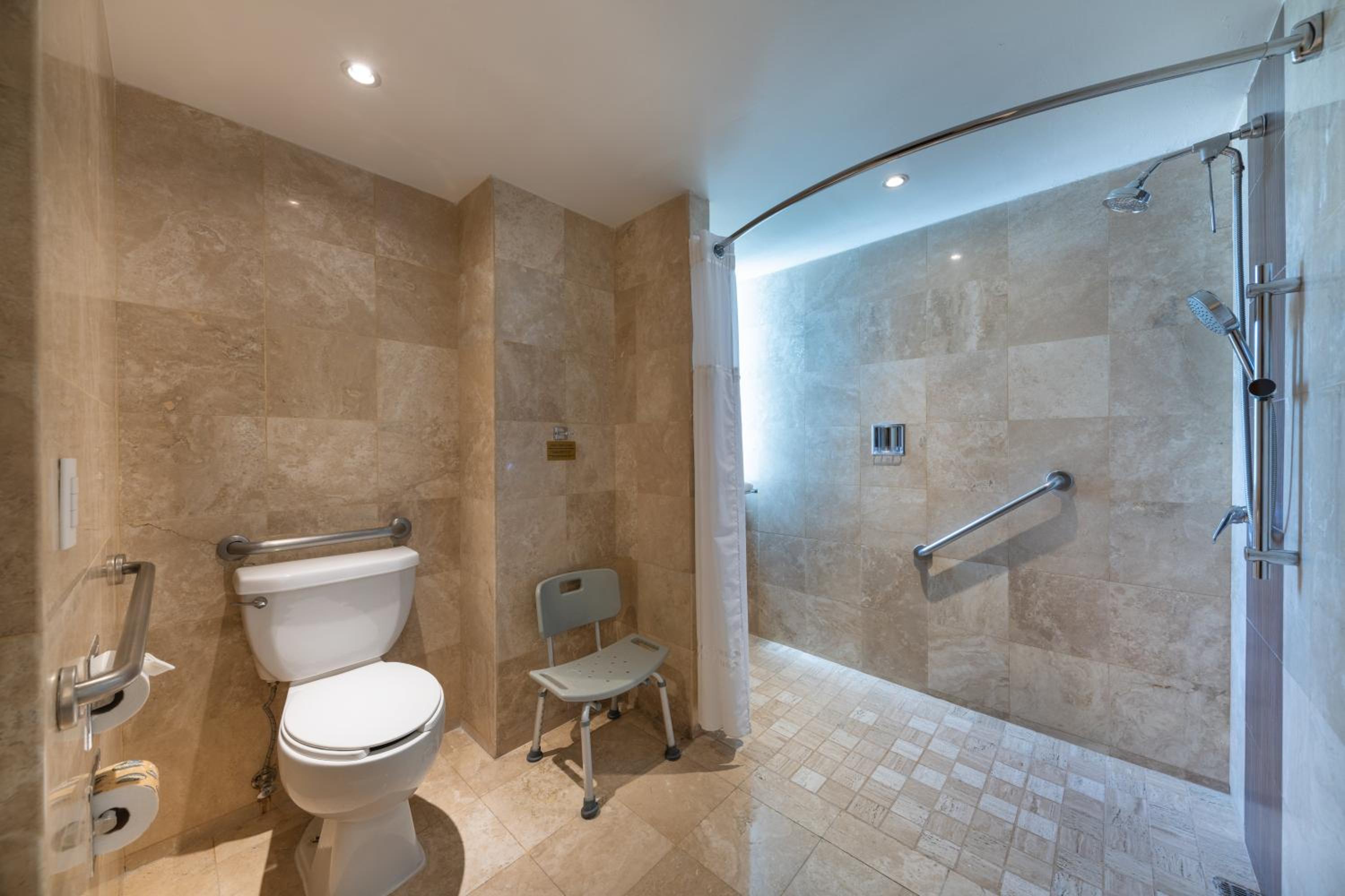 Standard King Room - Accessible - Photo 3