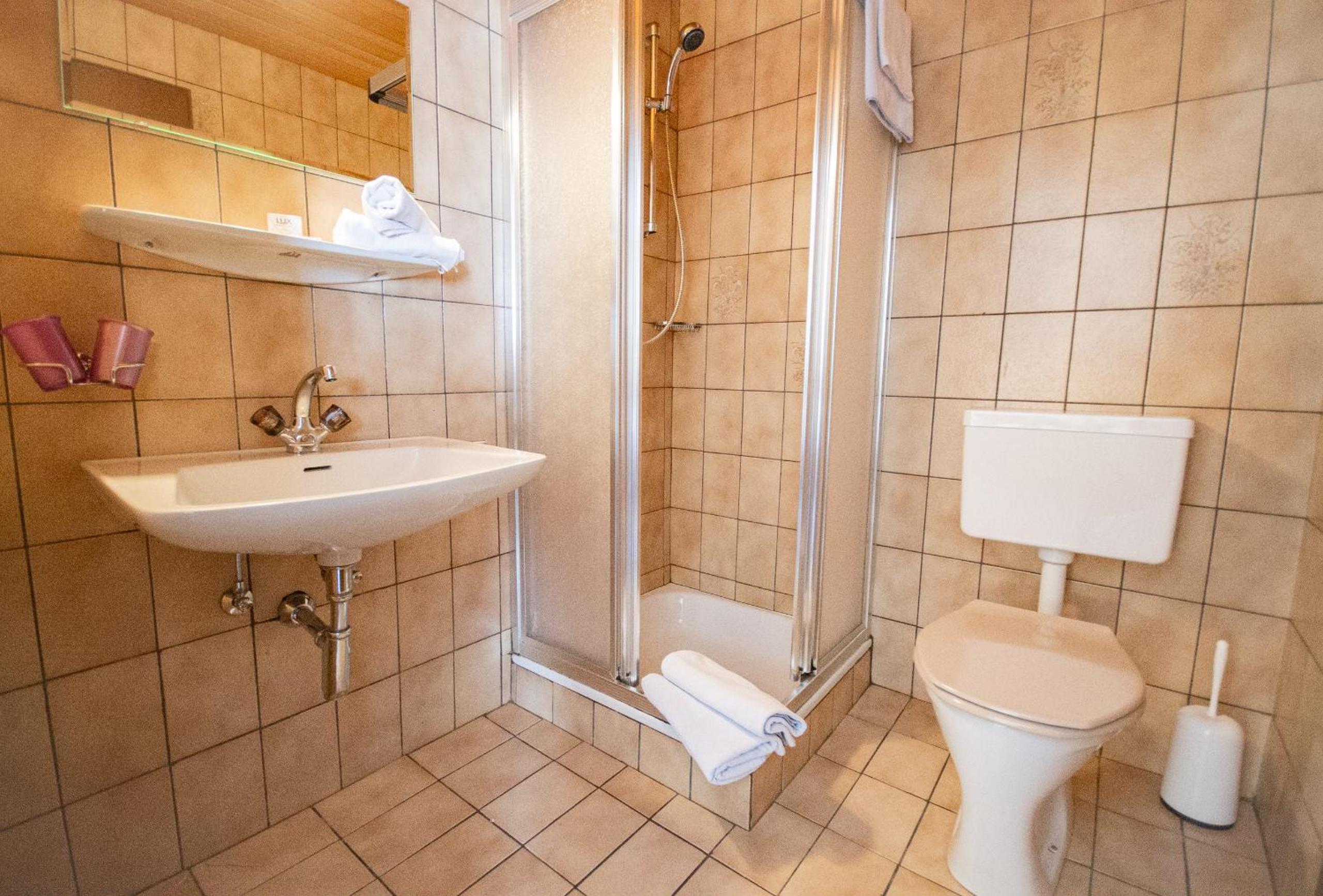 Single Room with Bathroom photo 1