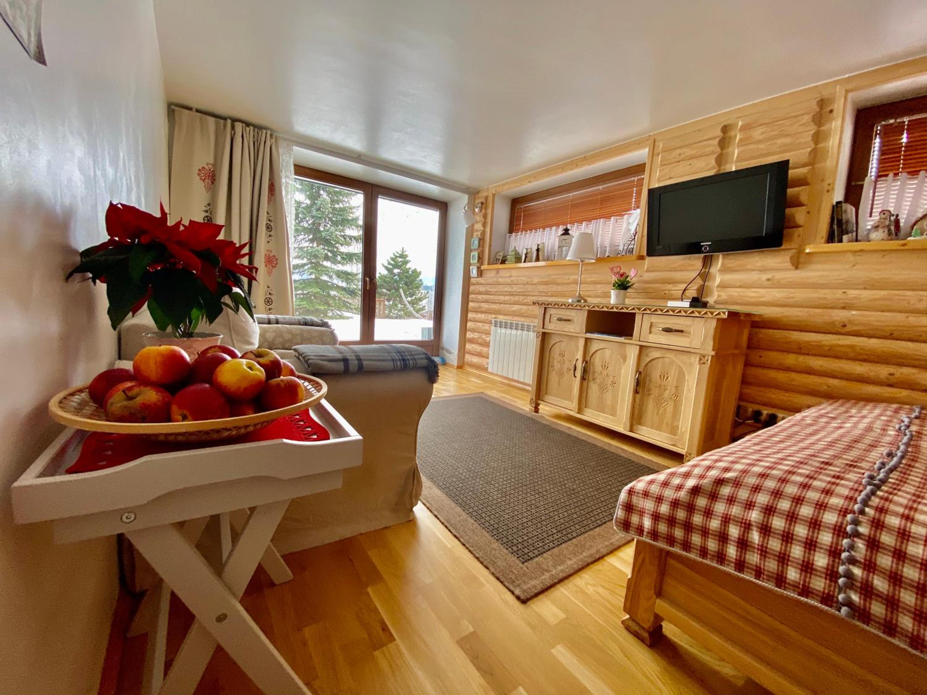 Family Room with Mountain View photo 1