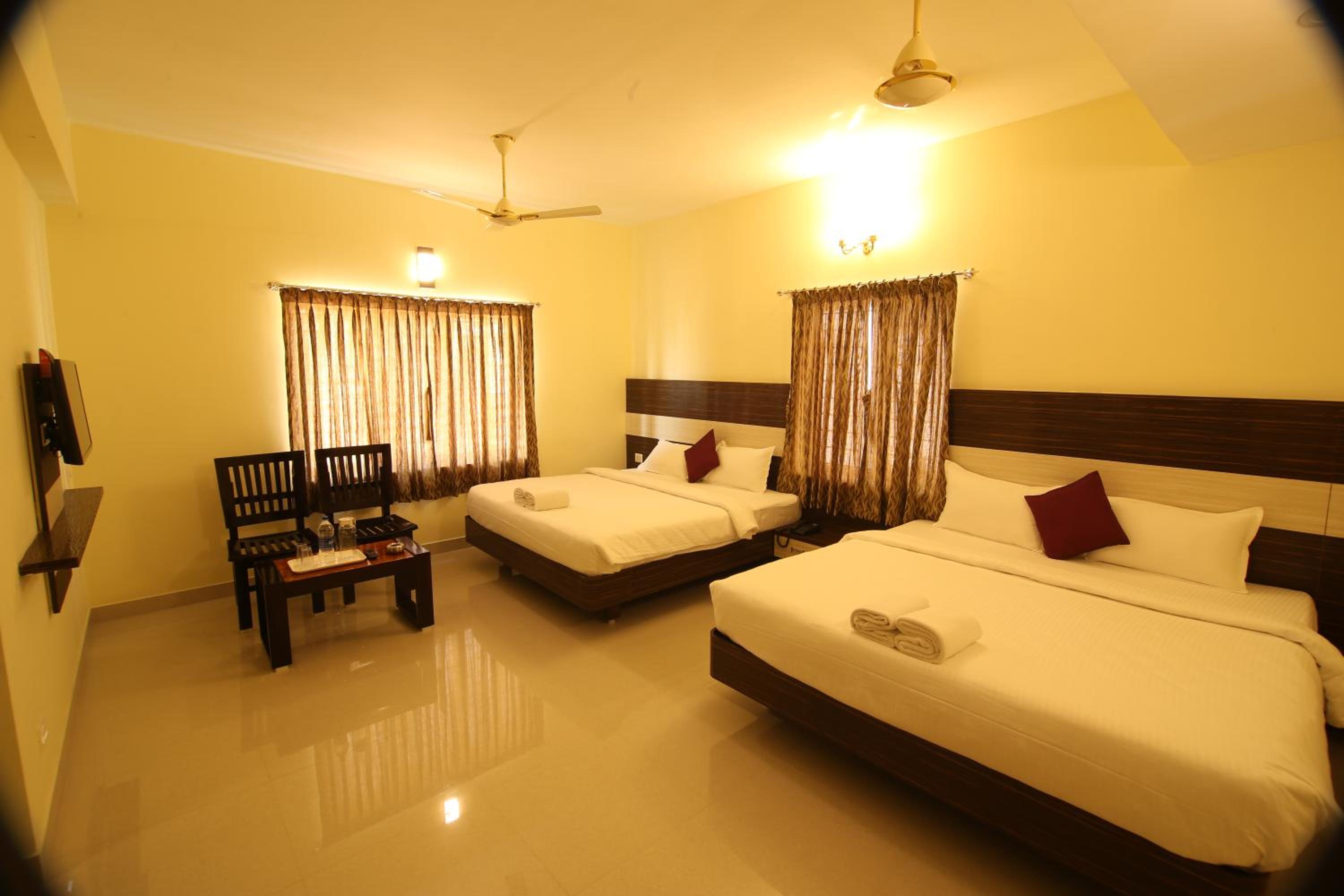 Deluxe Quadruple Room - Photo 4