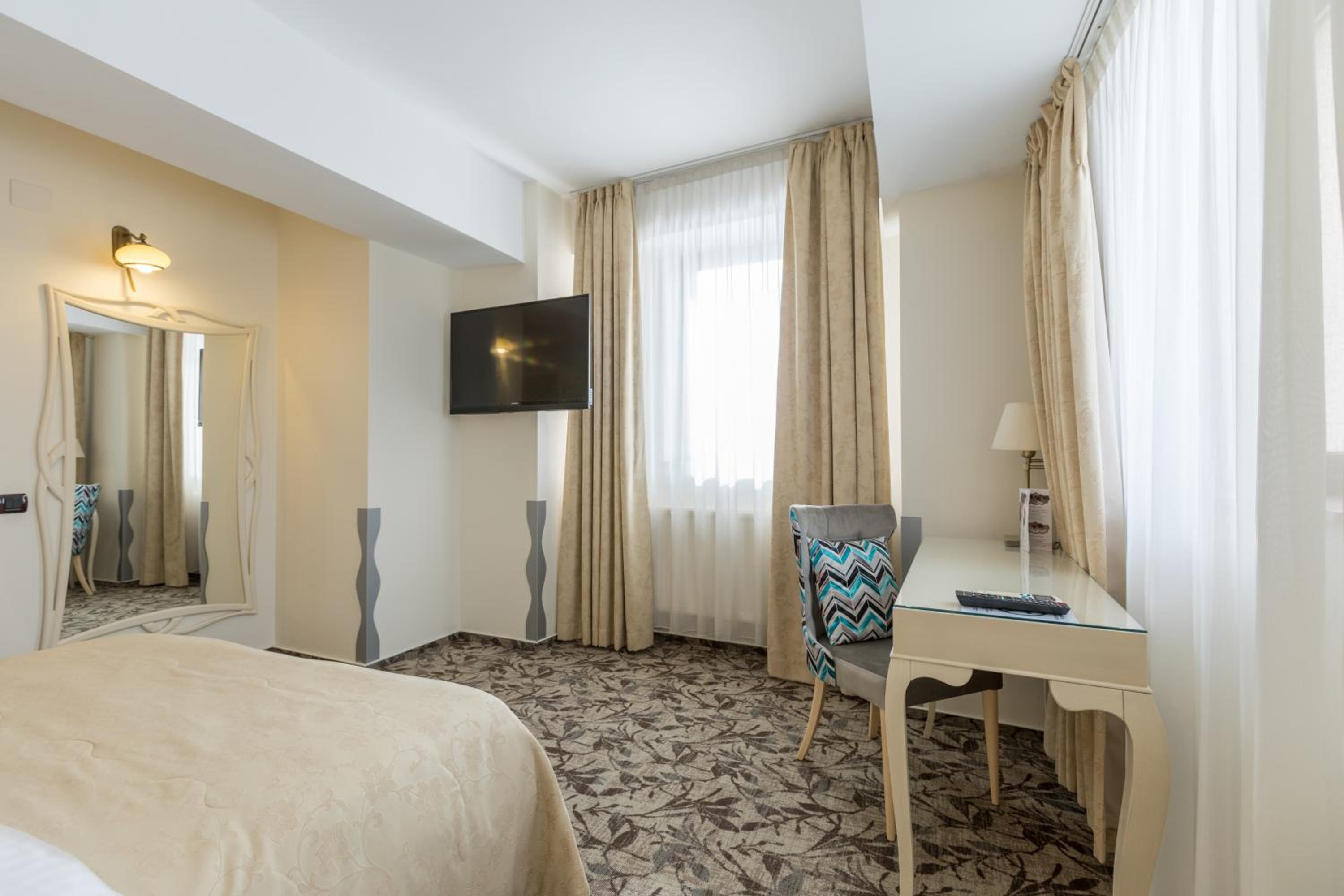 Standard King Room - Photo 2