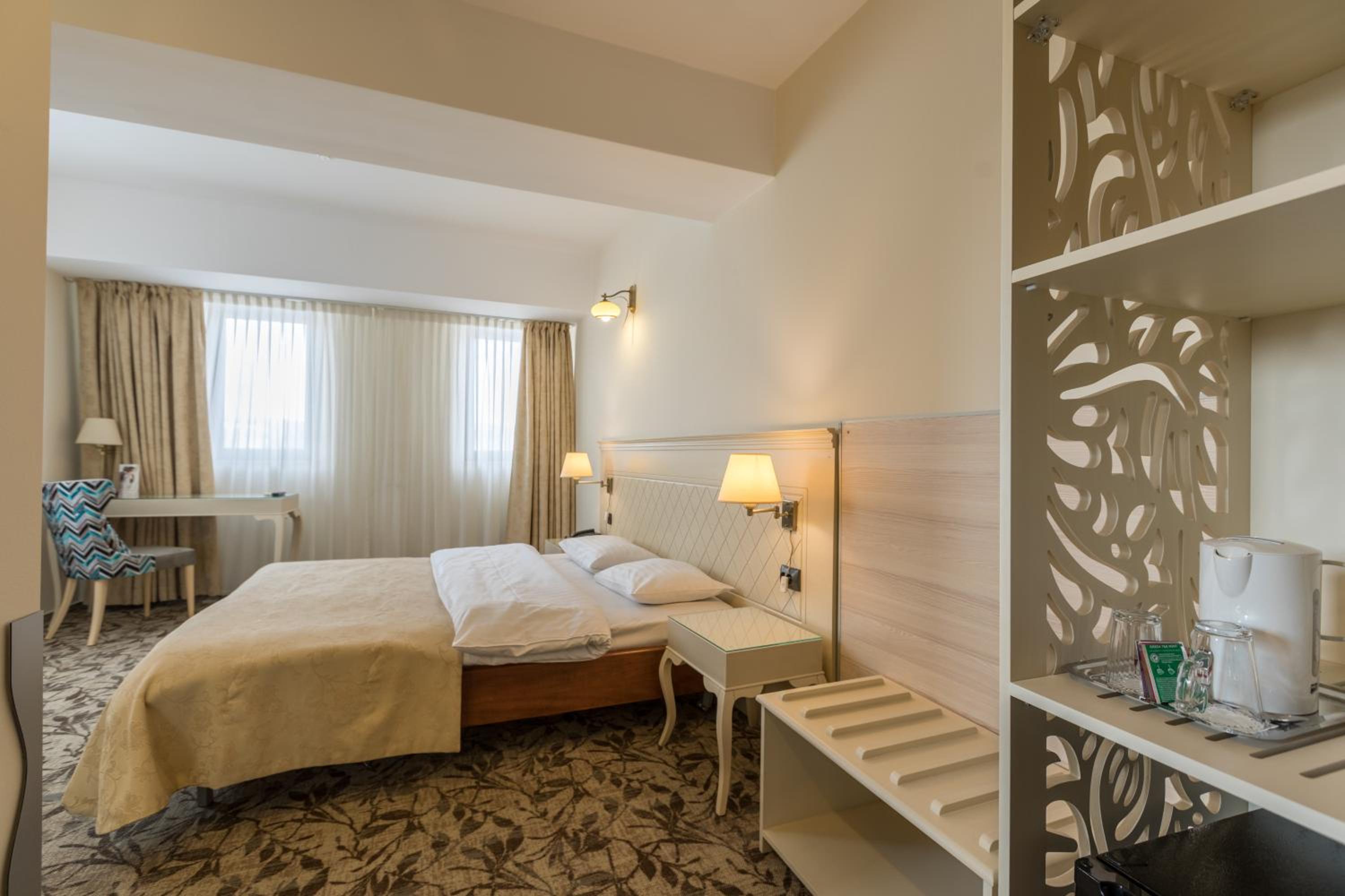 Standard King Room - Photo 3