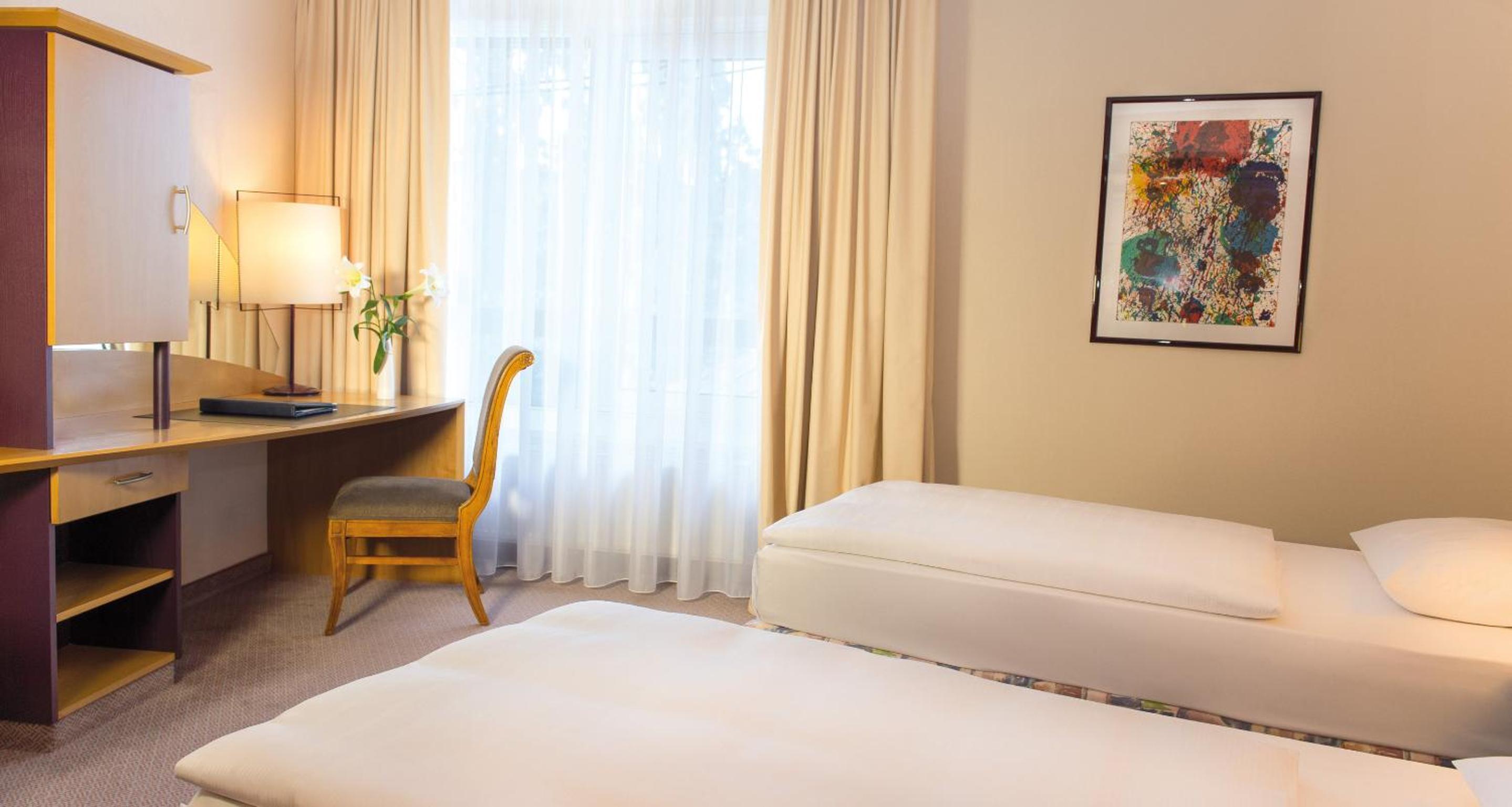 Standard Twin Room - Photo 1
