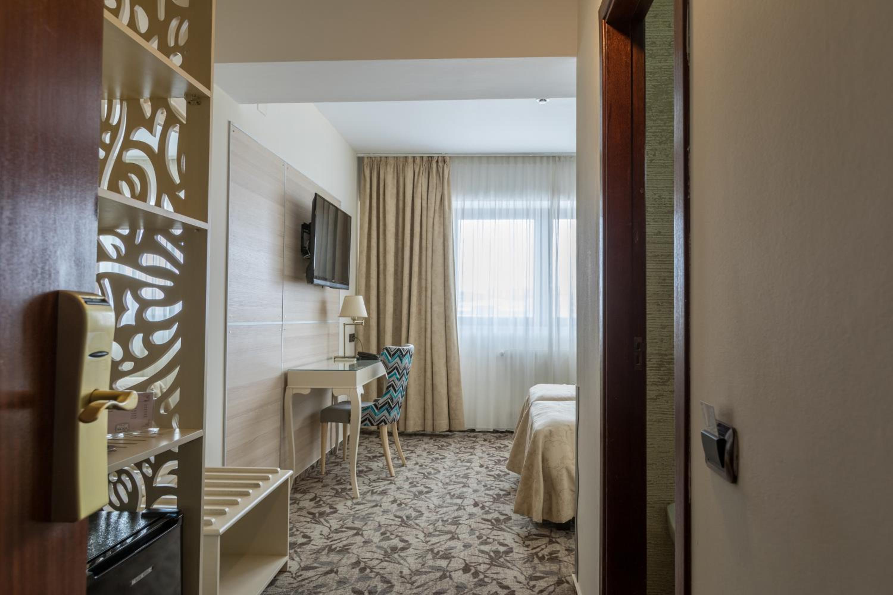 Standard Twin Room - Photo 2