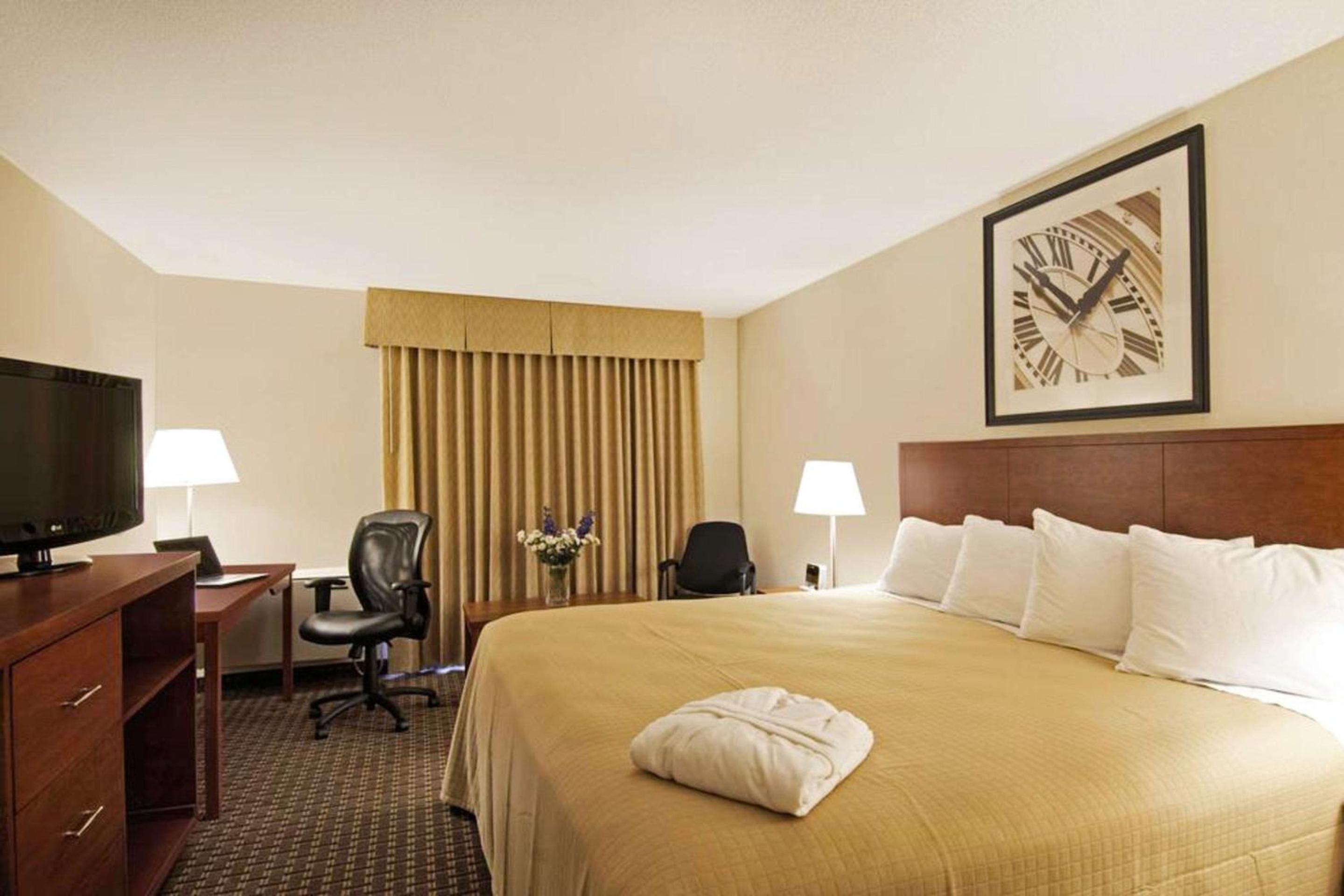 Standard King Room - Non-Smoking