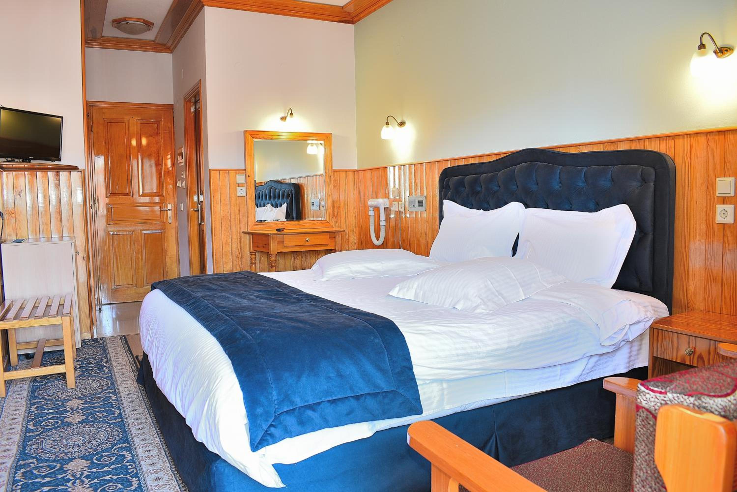 Double or Twin Room - Photo 4