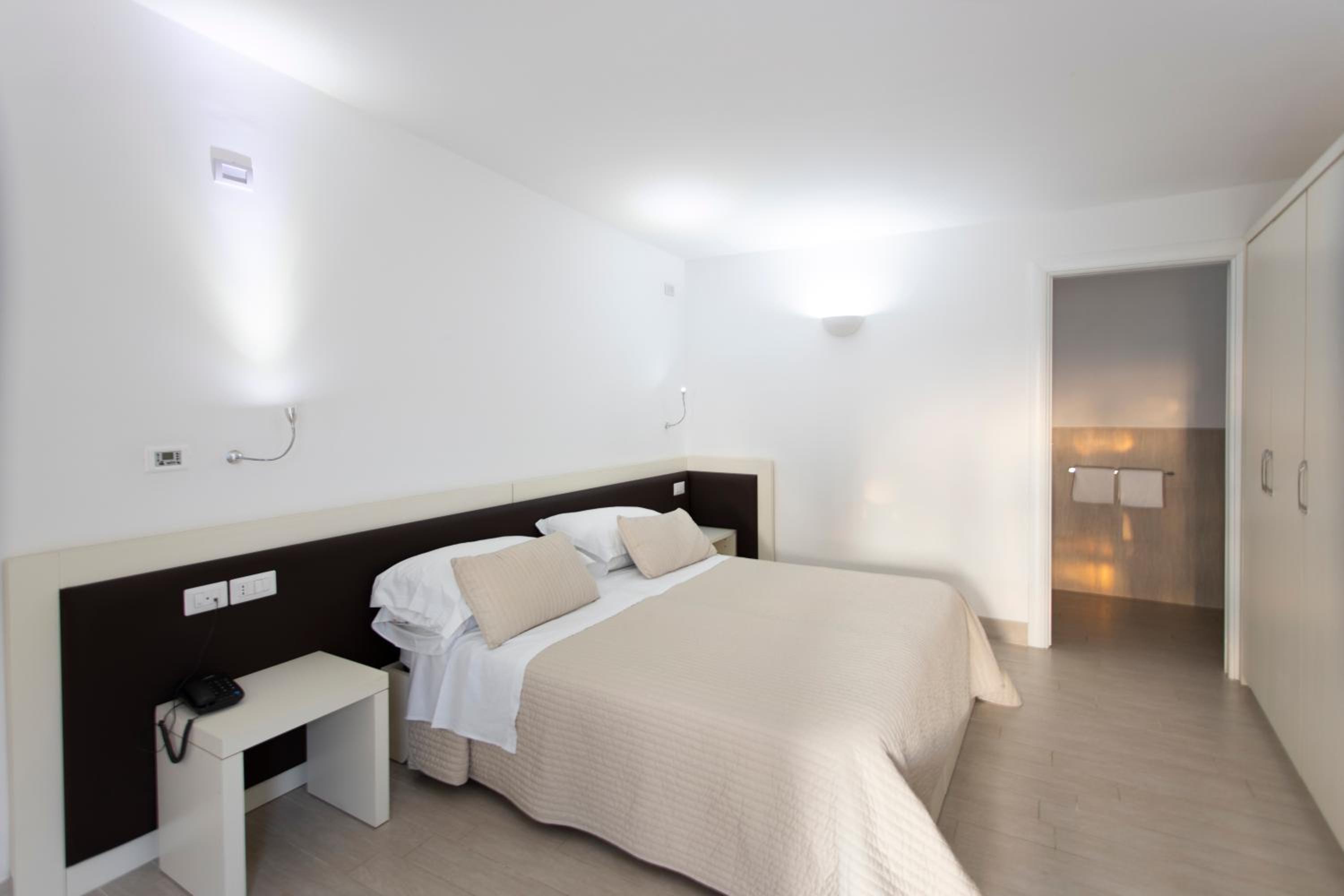 Deluxe Double or Twin Room with Garden View photo 3