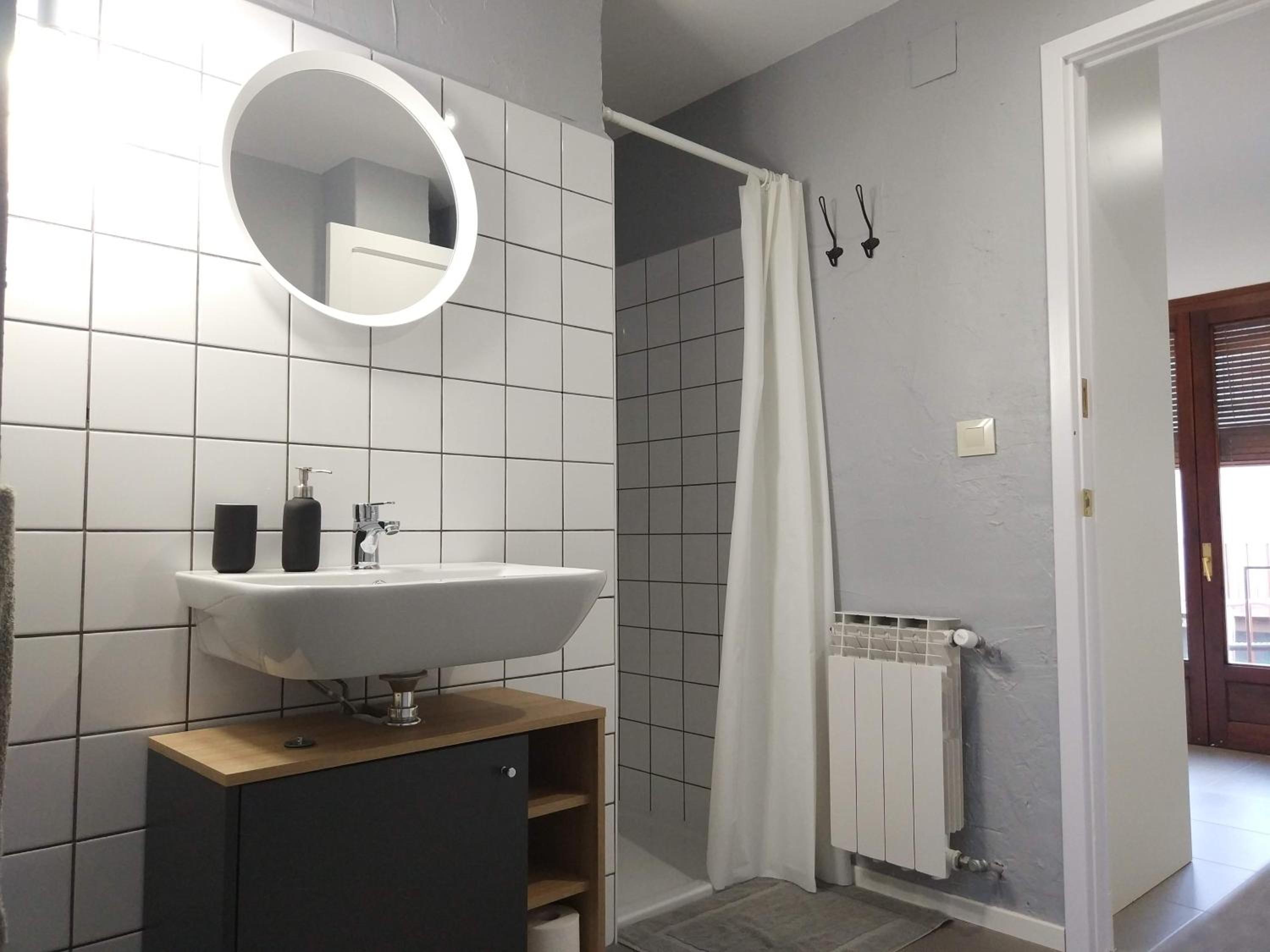 Three-Bedroom Apartment - Photo 8