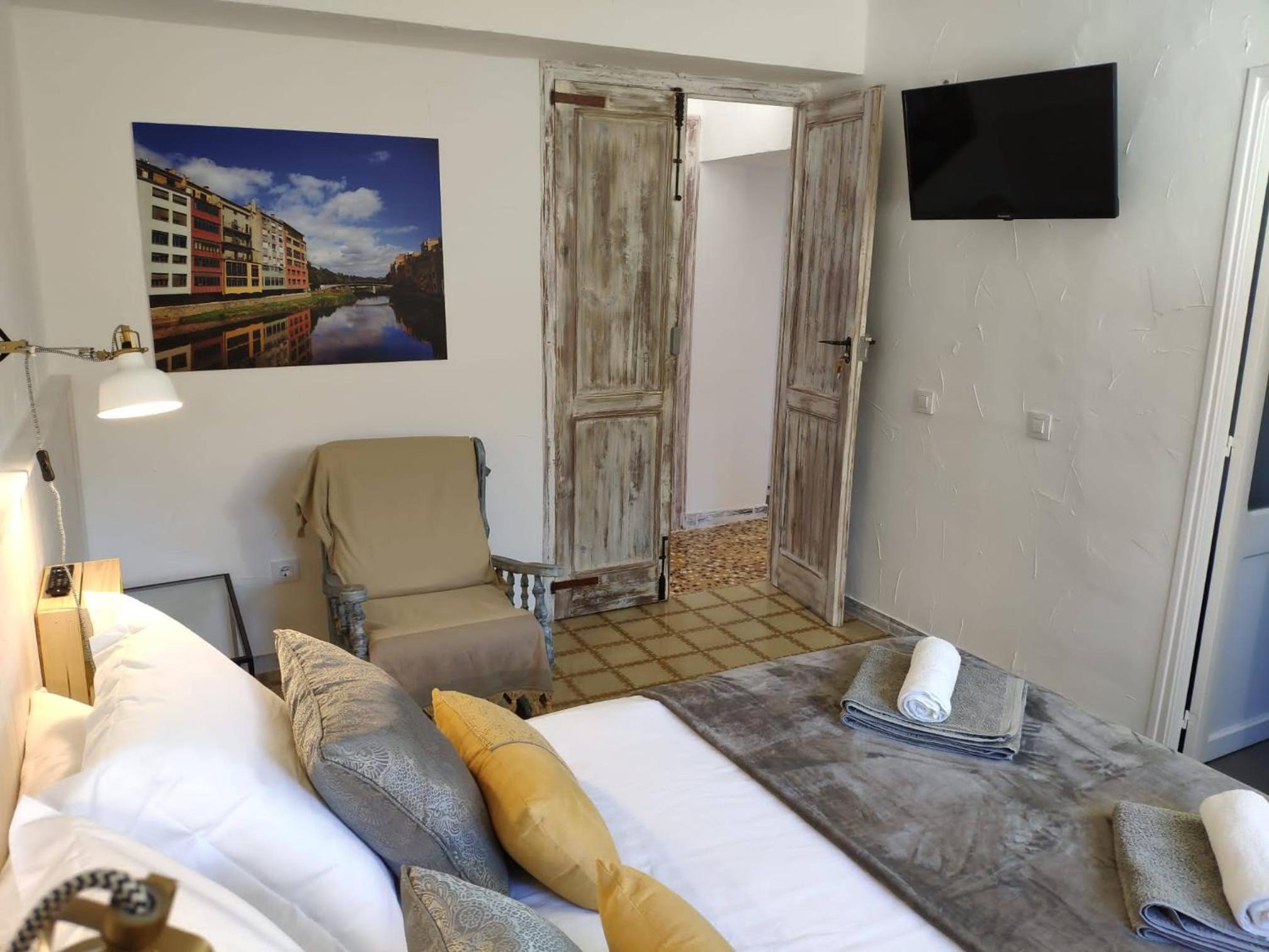 Three-Bedroom Apartment - Photo 6