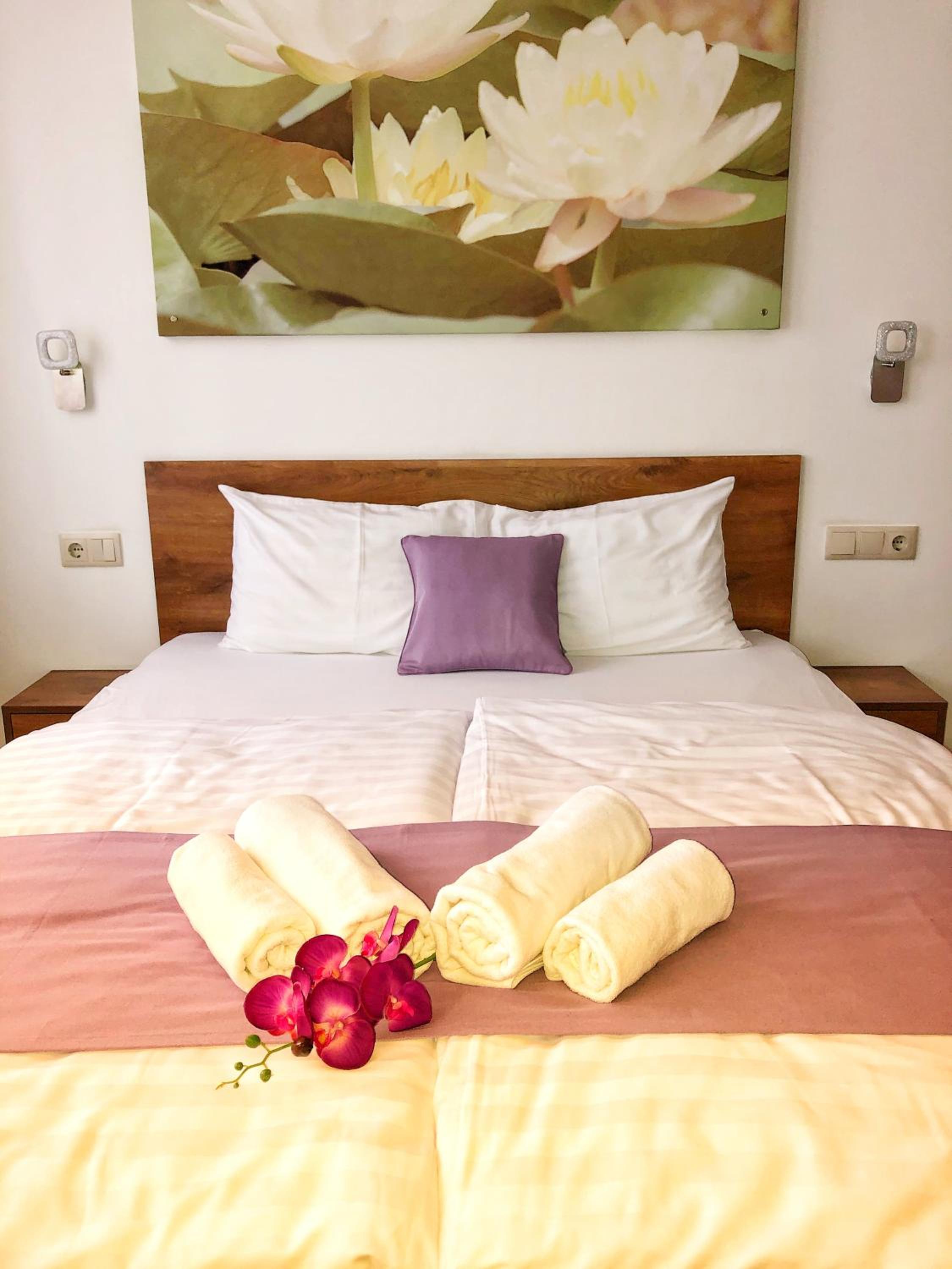 One-Bedroom Apartment - Photo 1
