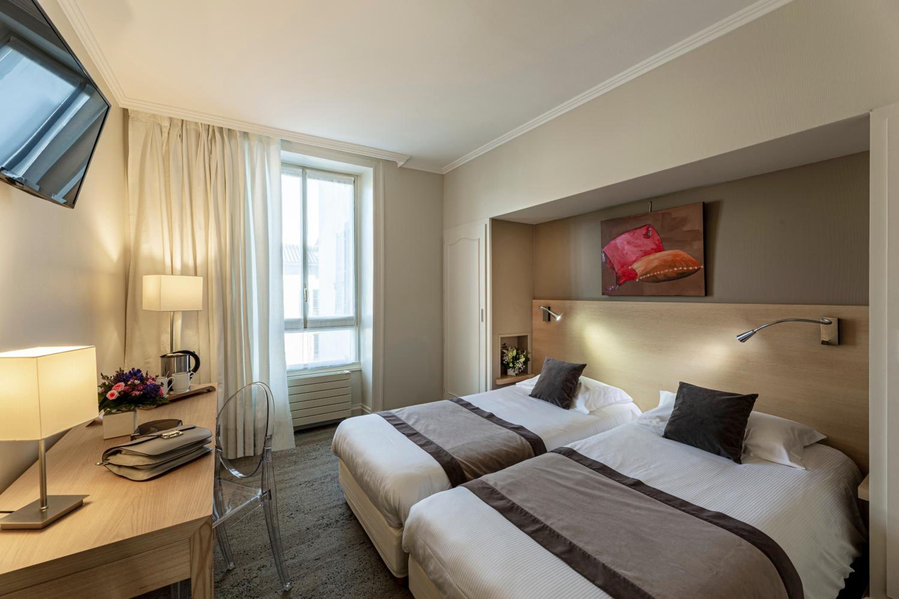 Superior Double or Twin Room - Photo 10