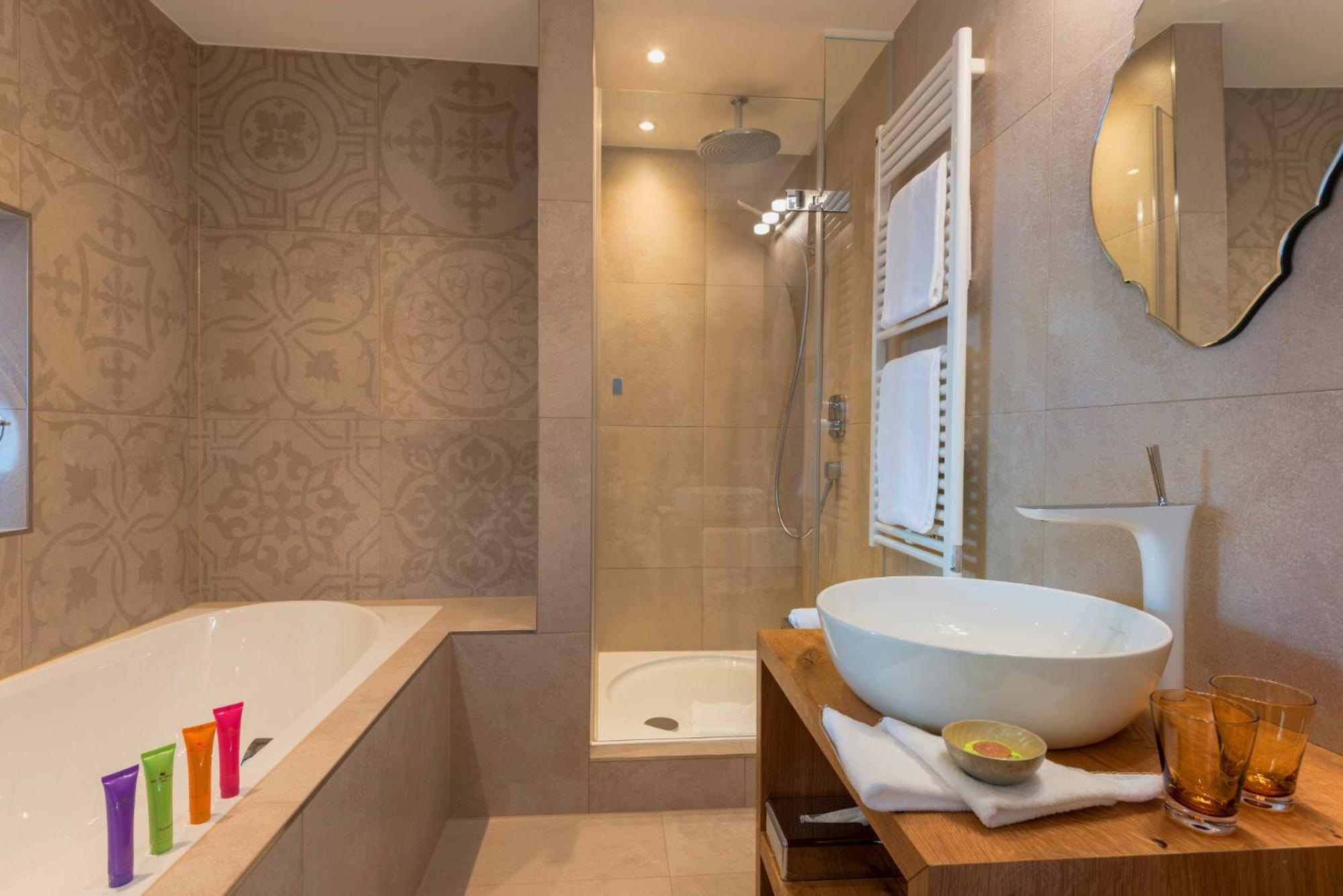 Deluxe Double Room with Balcony photo 2