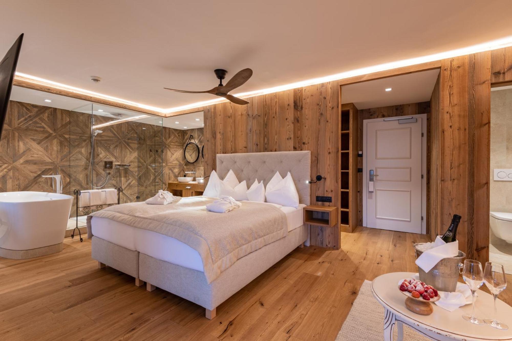 Deluxe Junior Suite photo 1