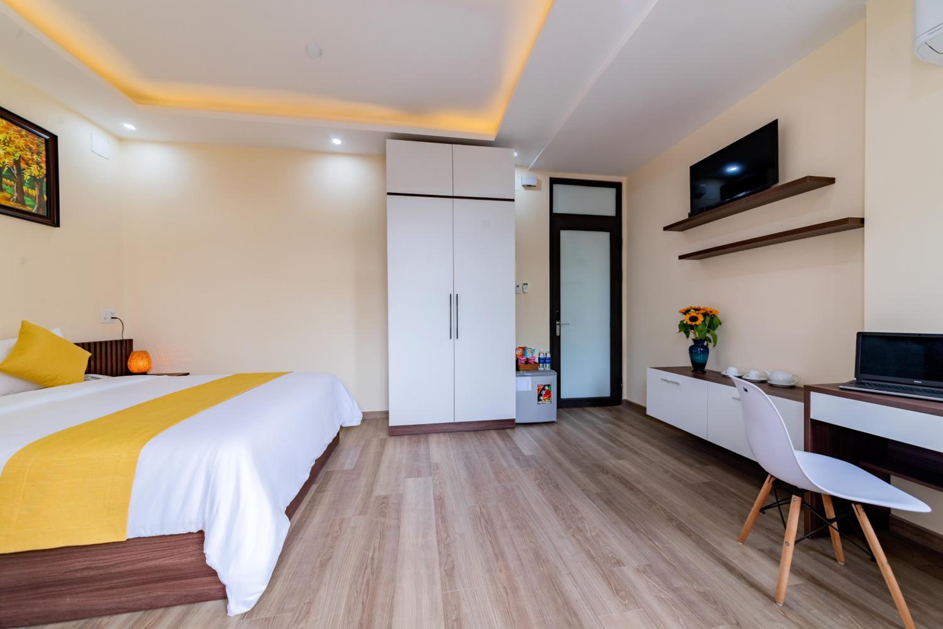 Junior Suite with Balcony - Photo 4