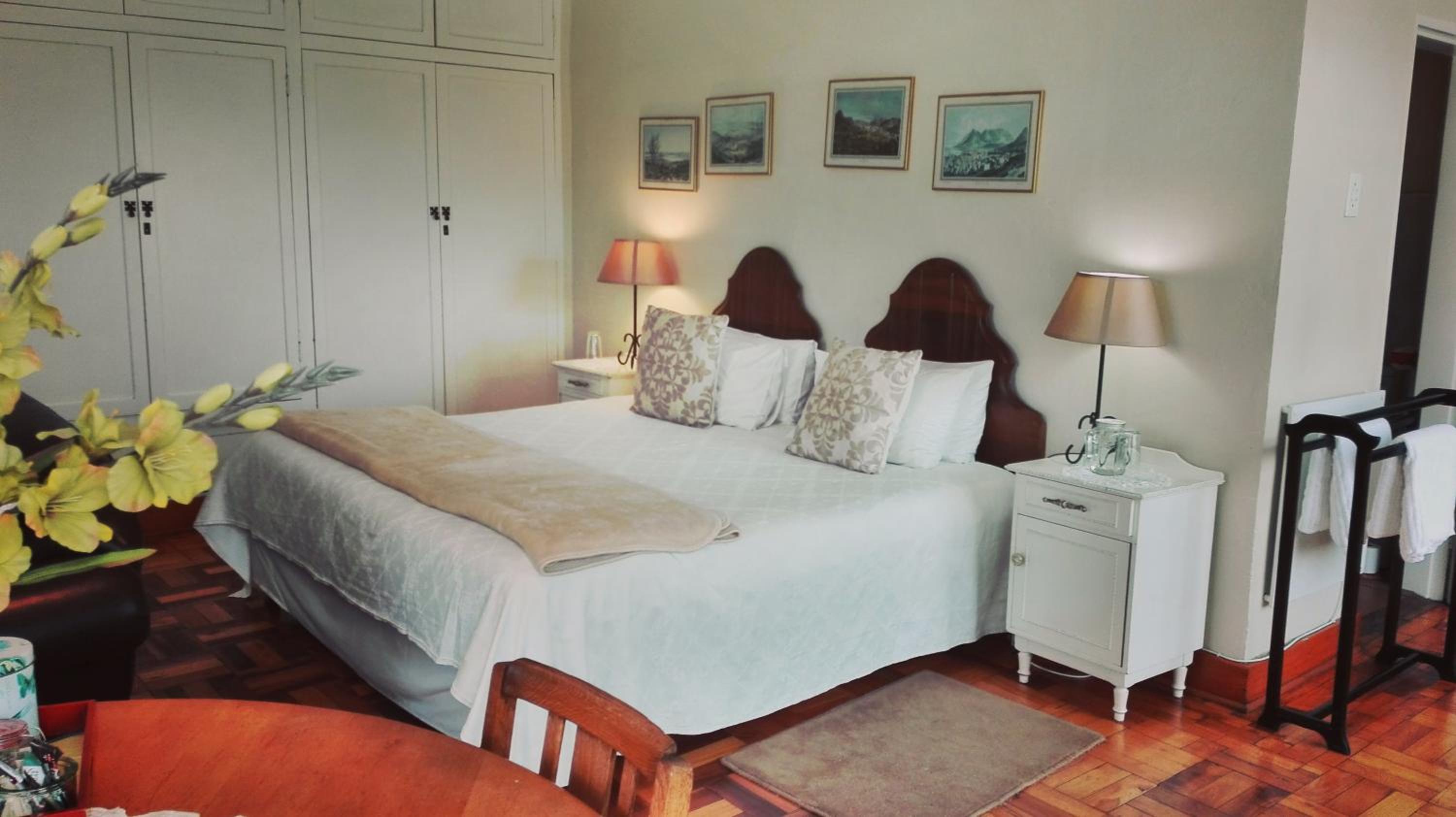 Deluxe King Room - Photo 2