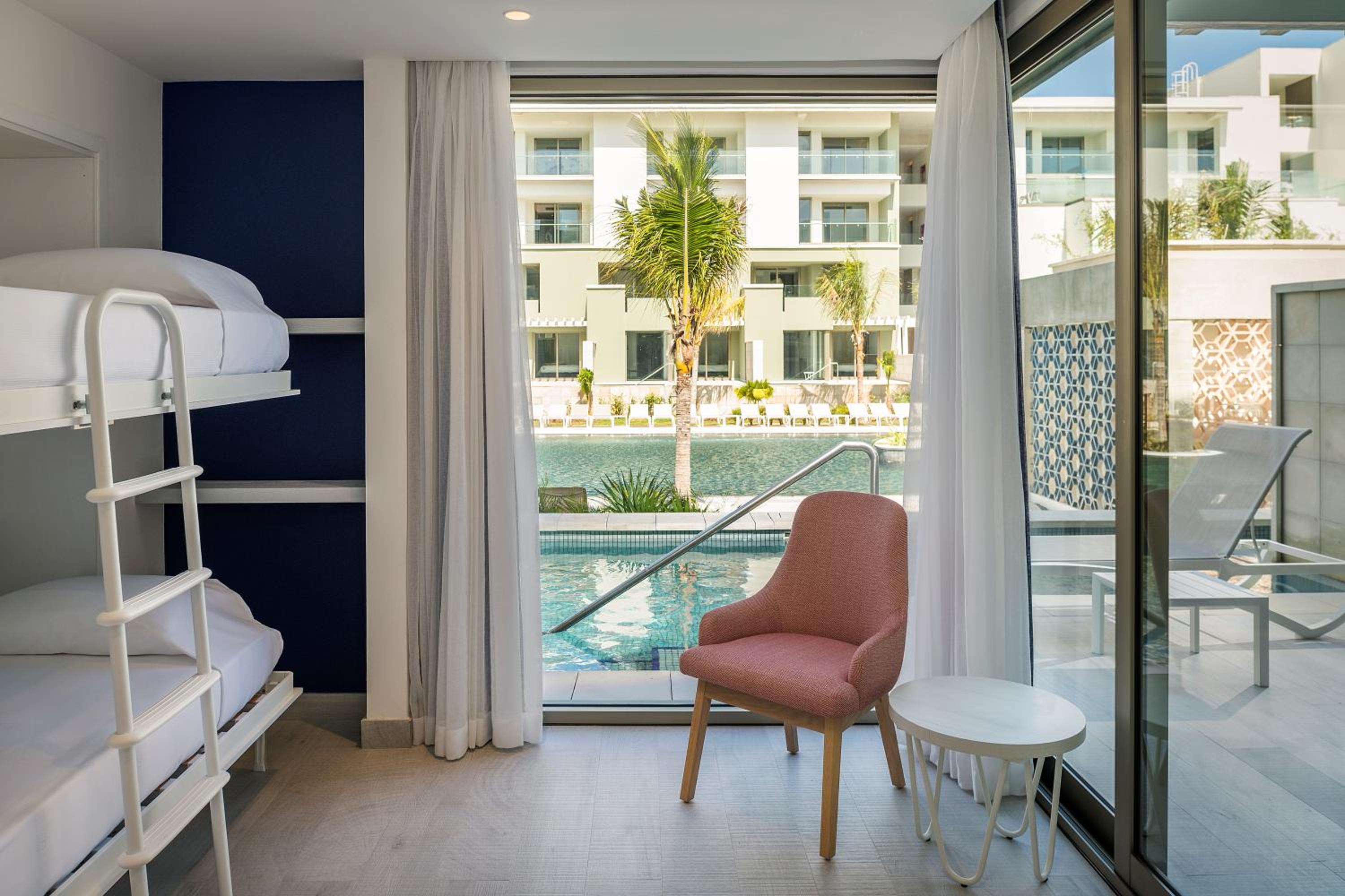 Suite Familiar de Lujo Privilege & Acceso Directo a la Piscina