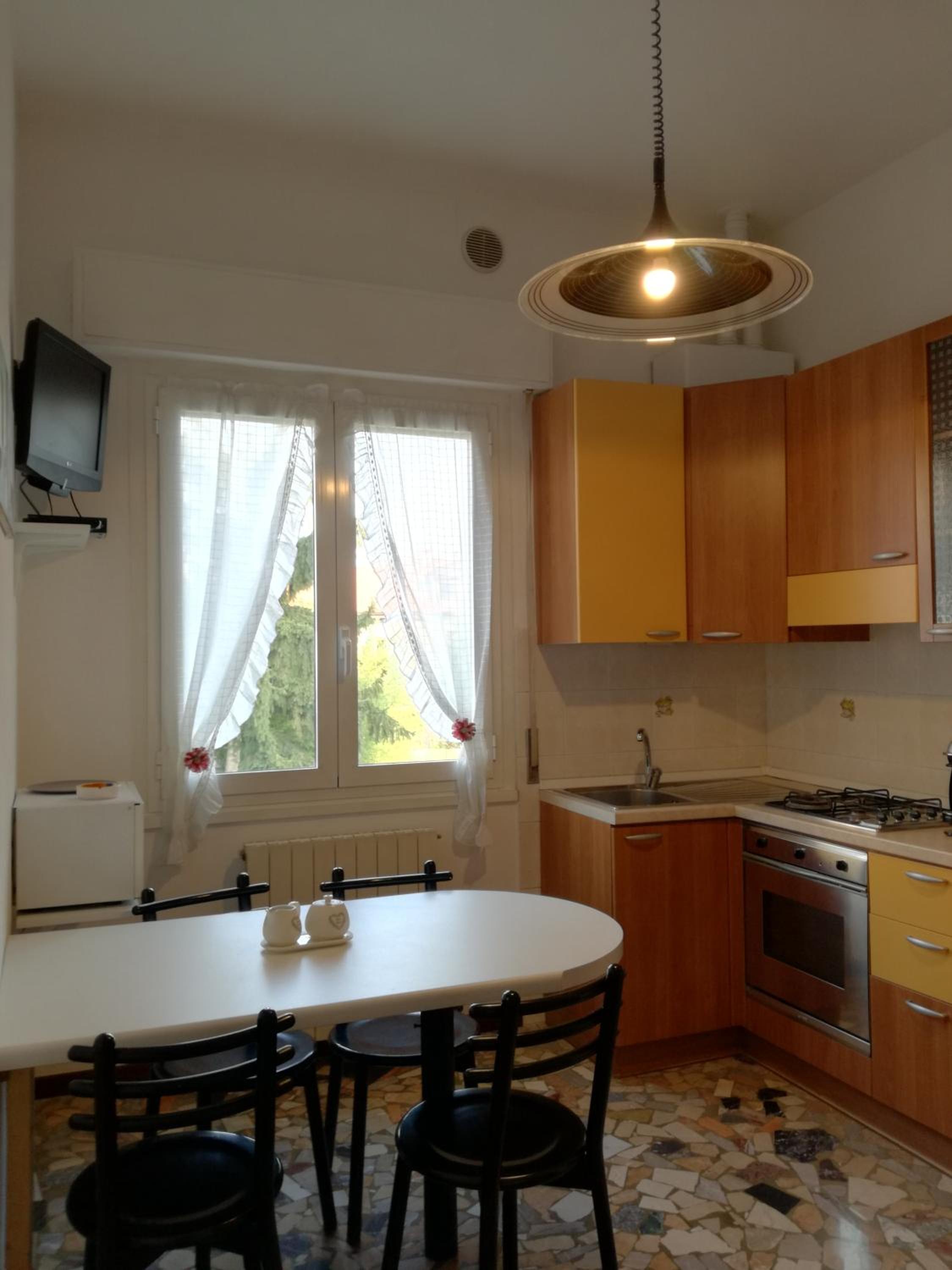 One-Bedroom Apartment - Photo 2