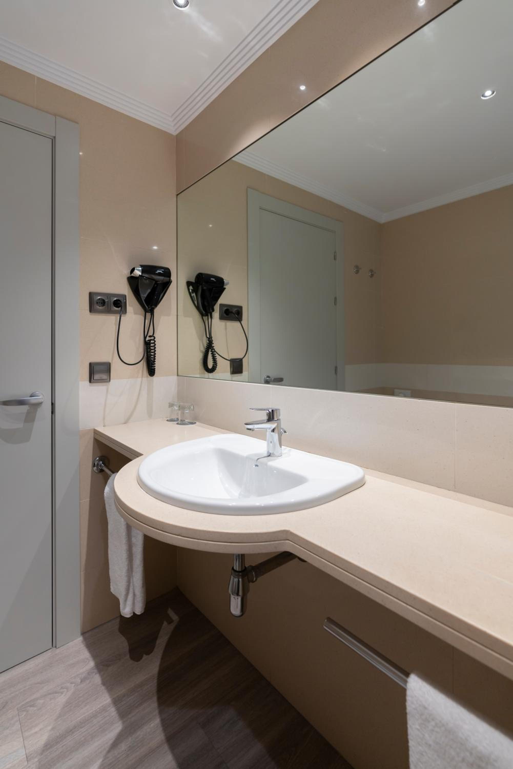 Double or Twin Room photo 2