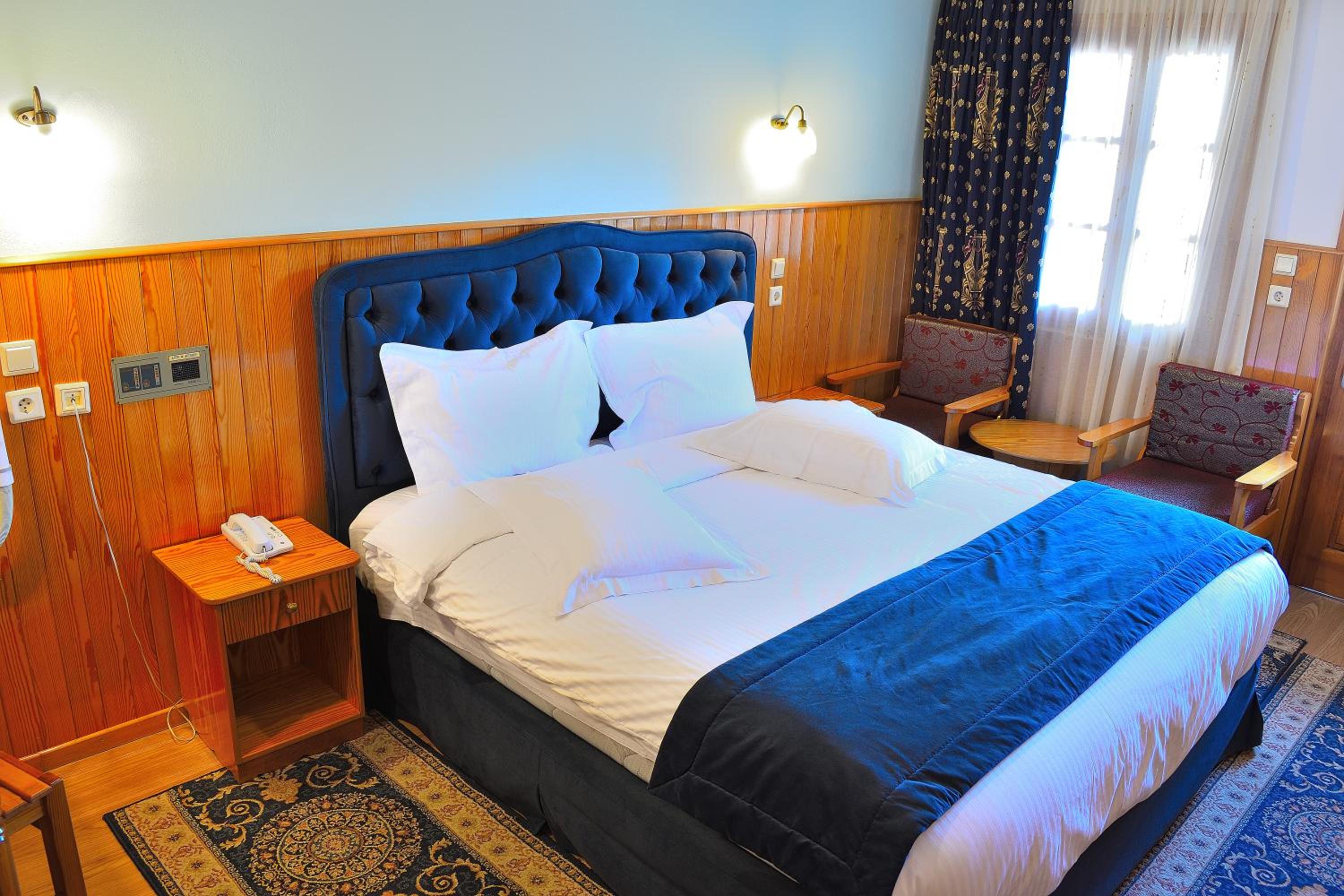 Double or Twin Room - Photo 9