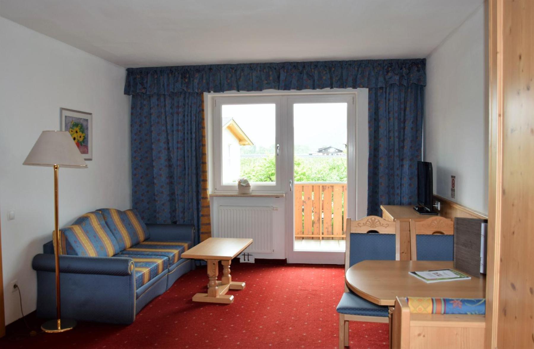 Family Room with Balcony and Mountain View  - Photo 1