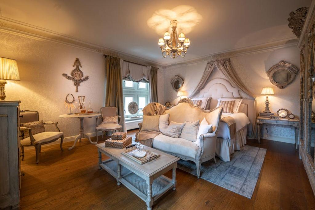 Suite - Photo 6