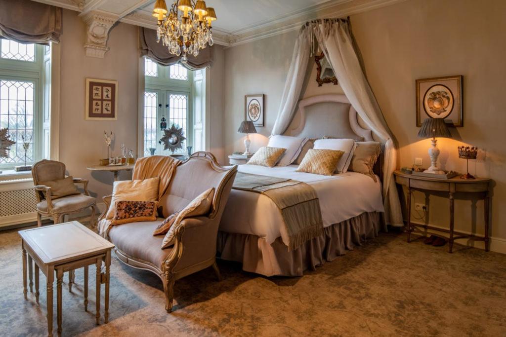 Suite - Photo 1