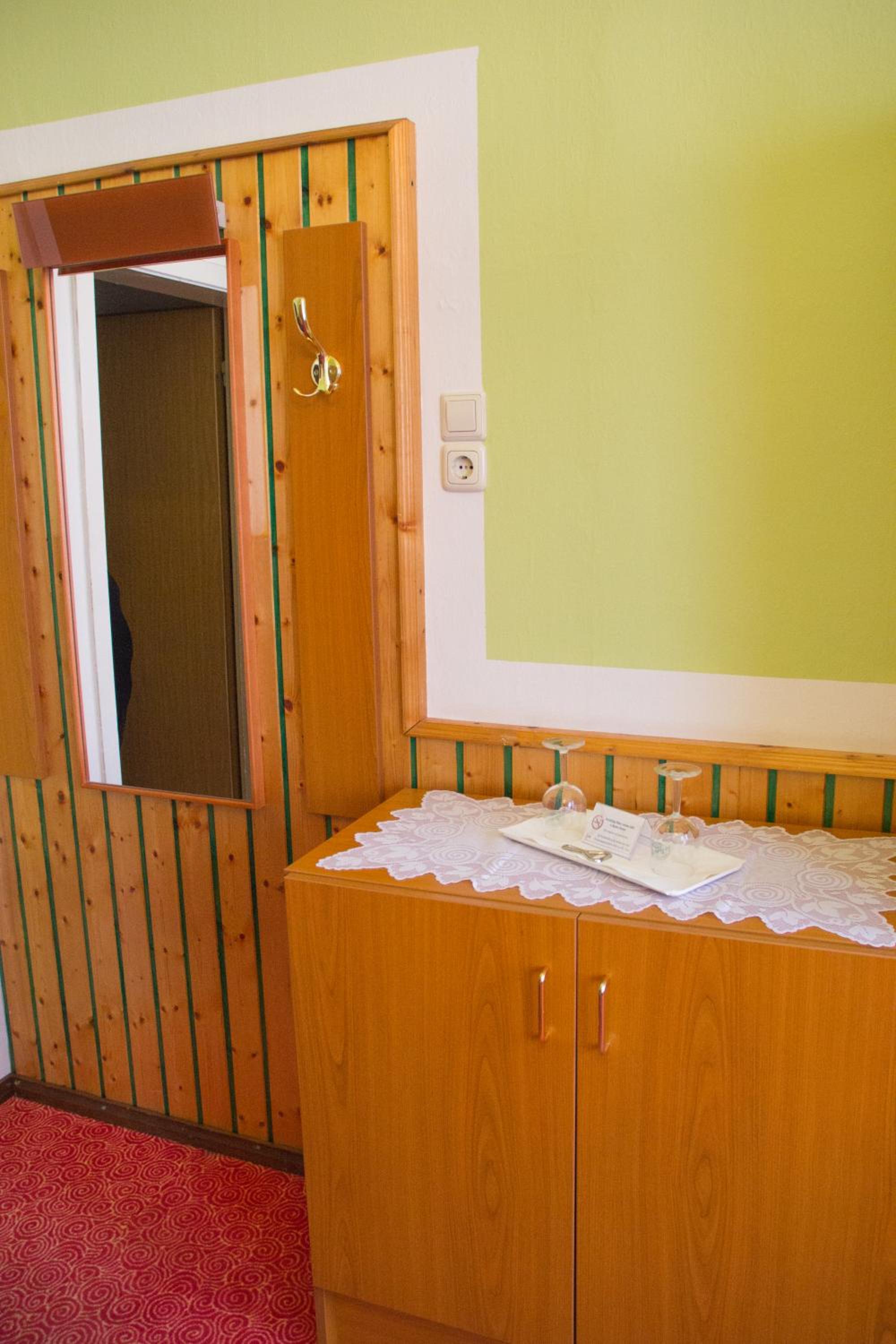 Double Room with Private Bathroom - Photo 5
