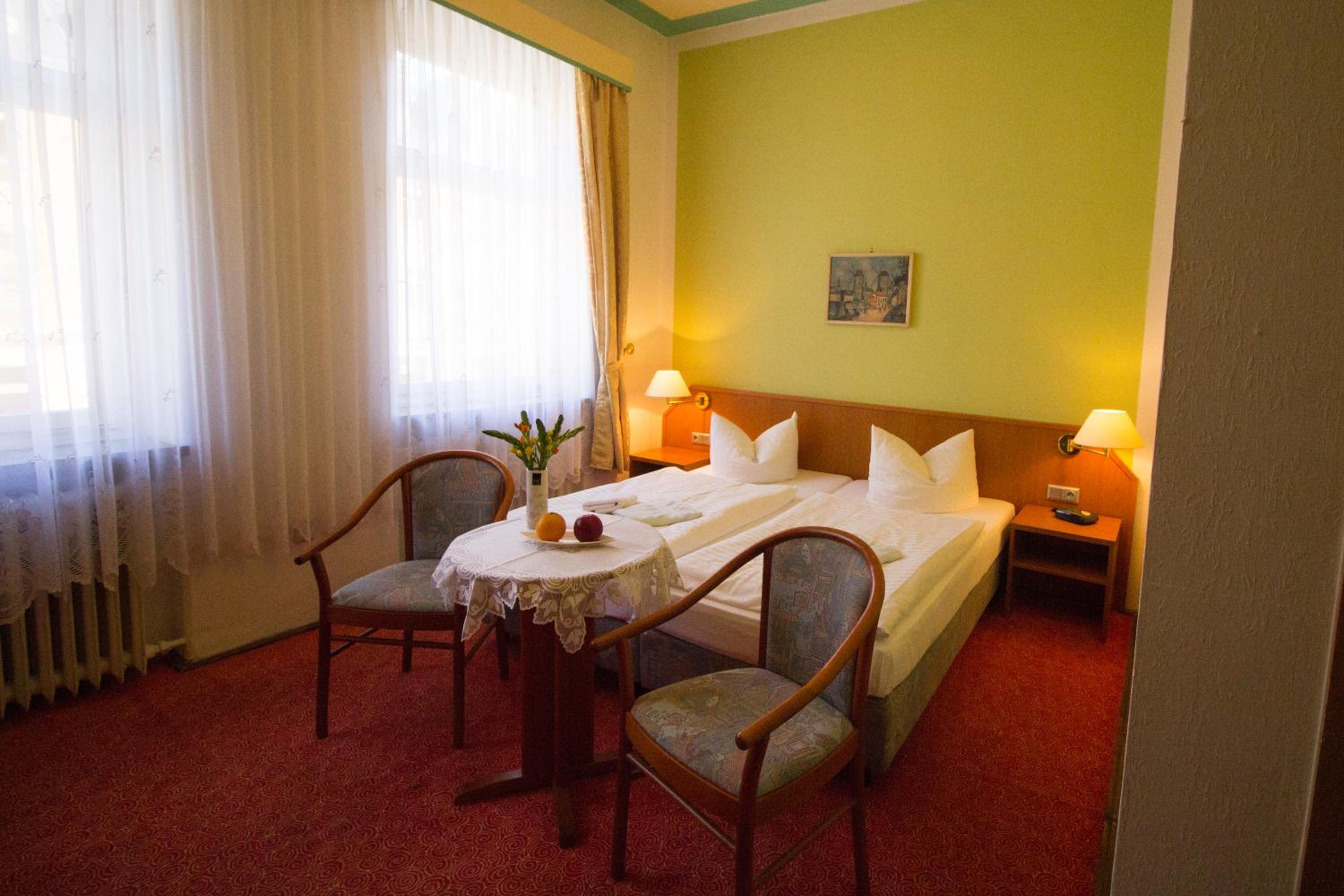 Double Room with Private Bathroom - Photo 1
