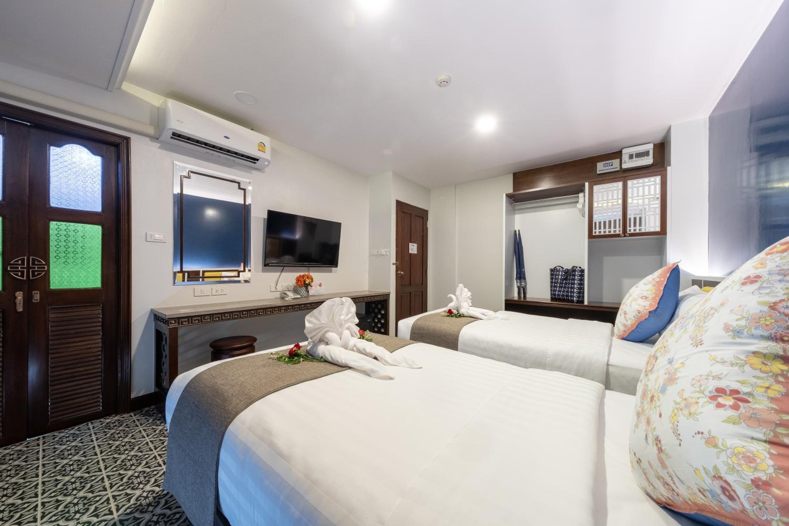 Standard Twin Room - Photo 4