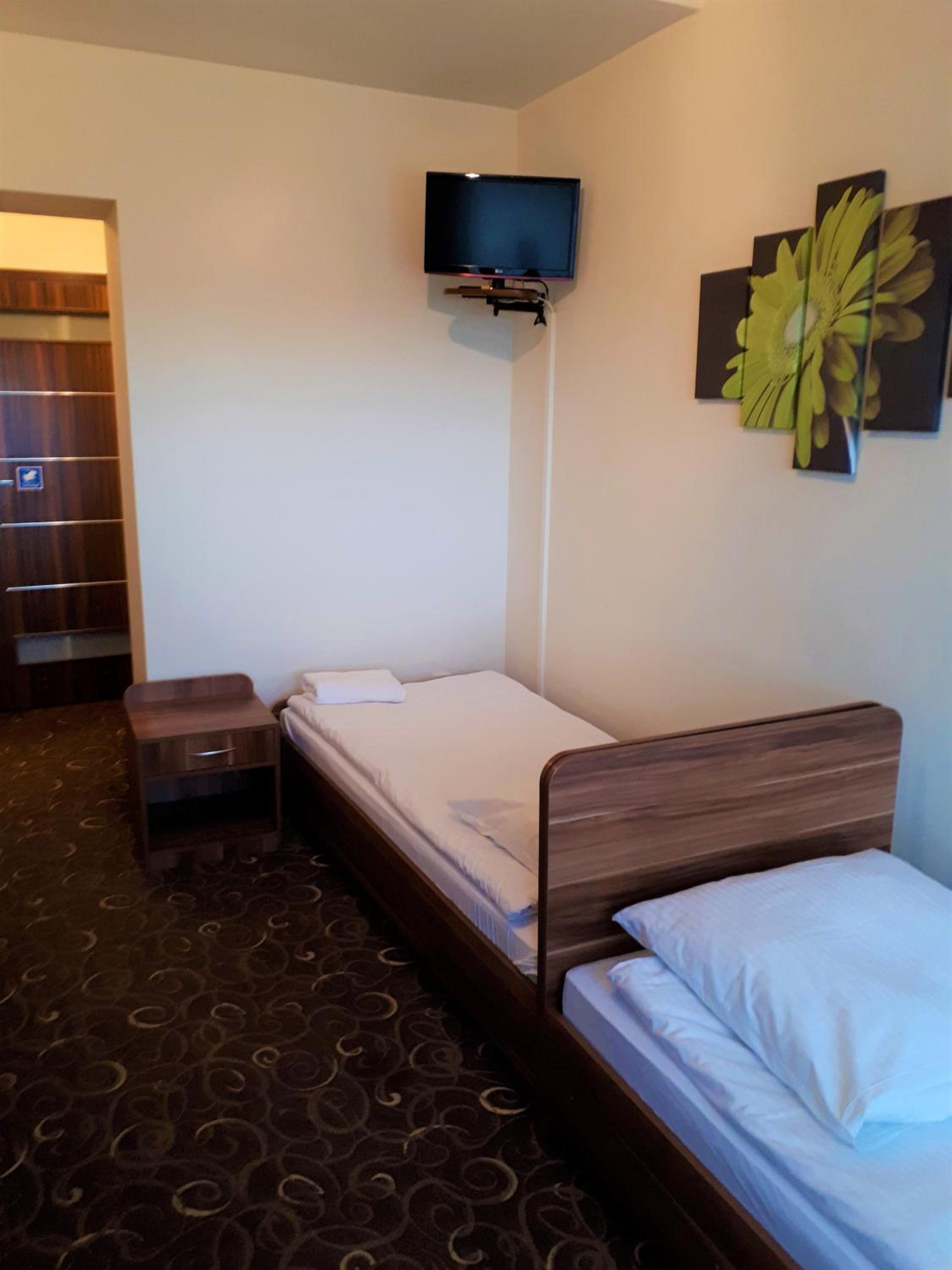 Standard Triple Room - Photo 5