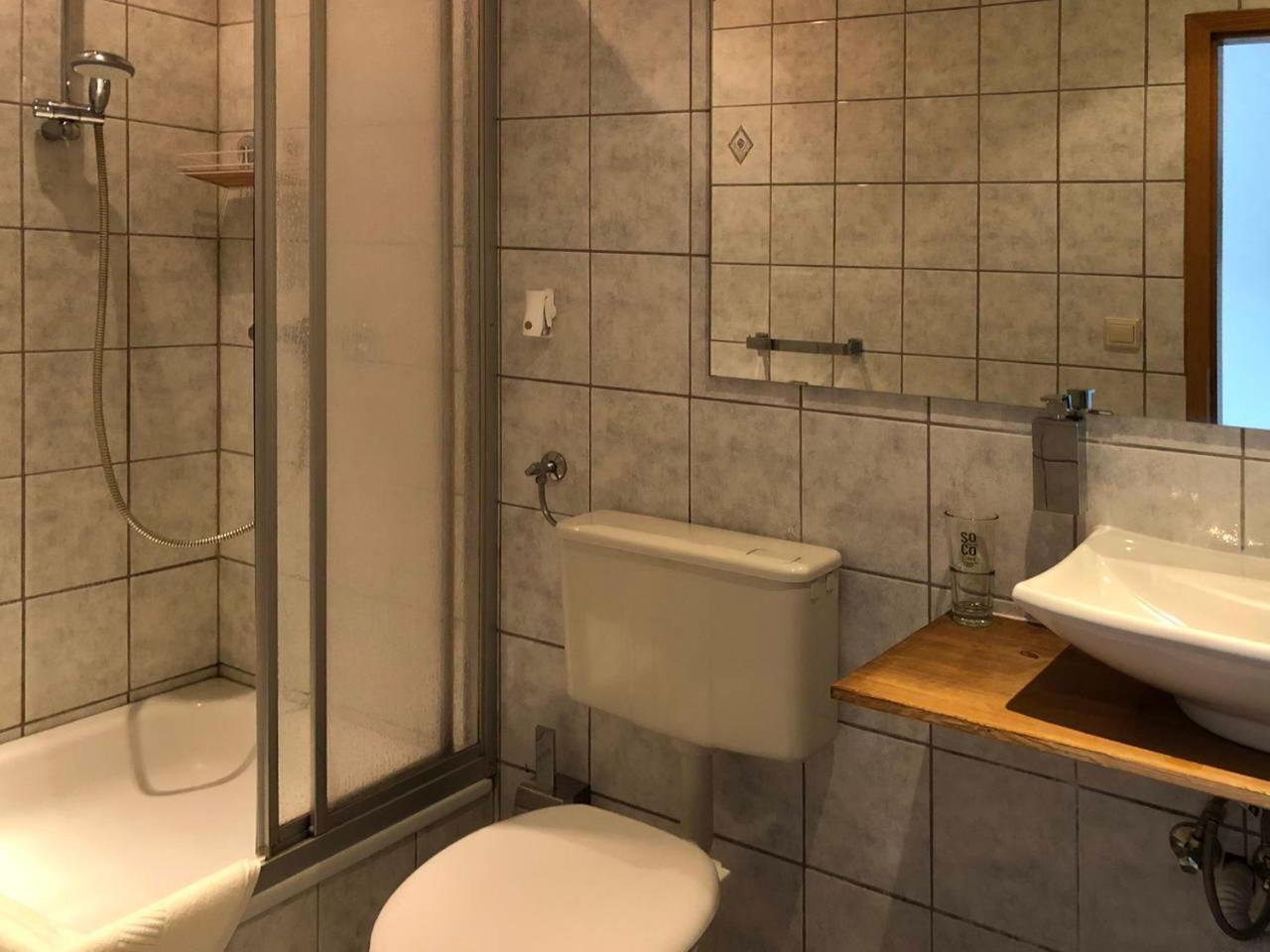 Single Room with Private Bathroom photo 2