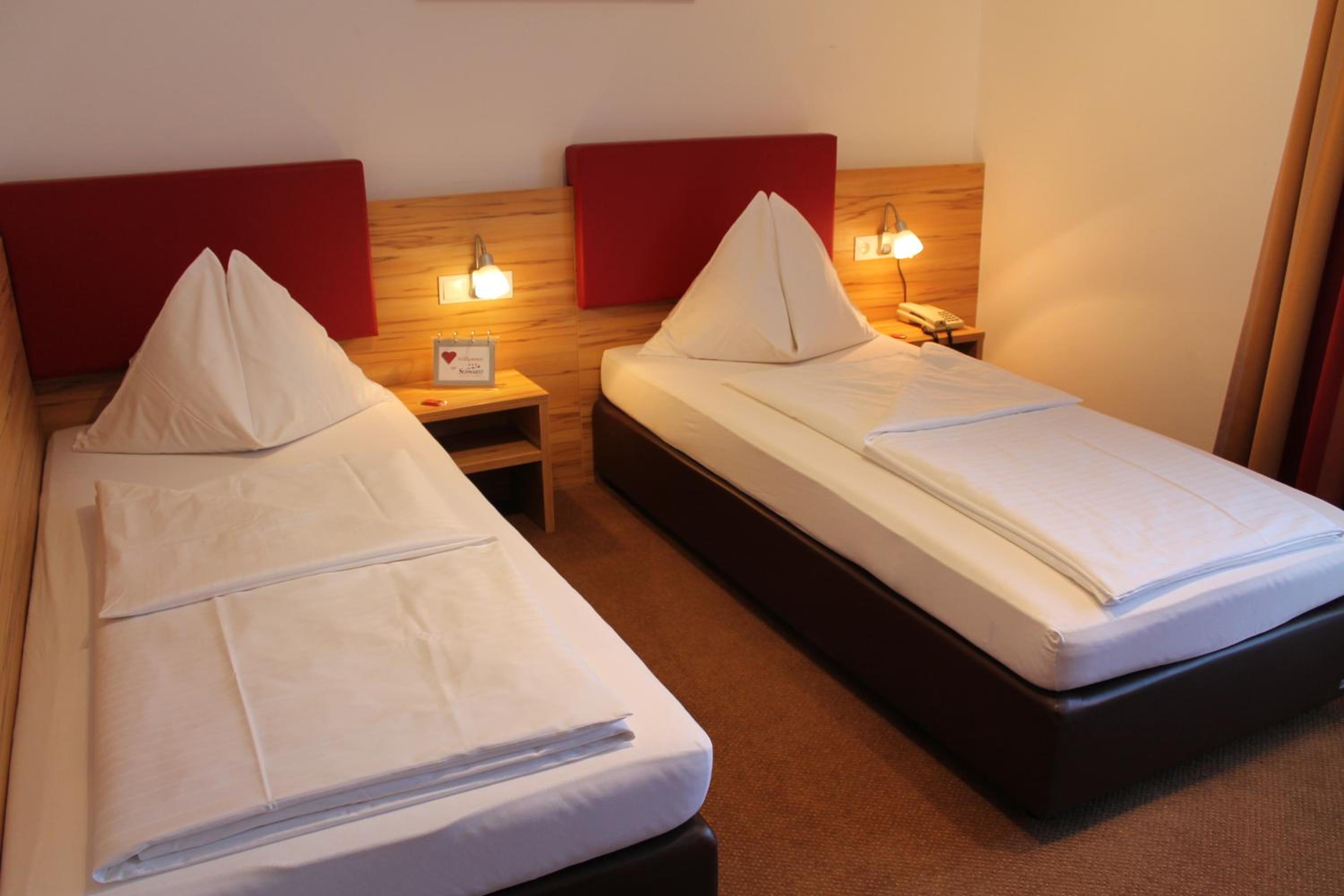 Standard Twin Room - Photo 4