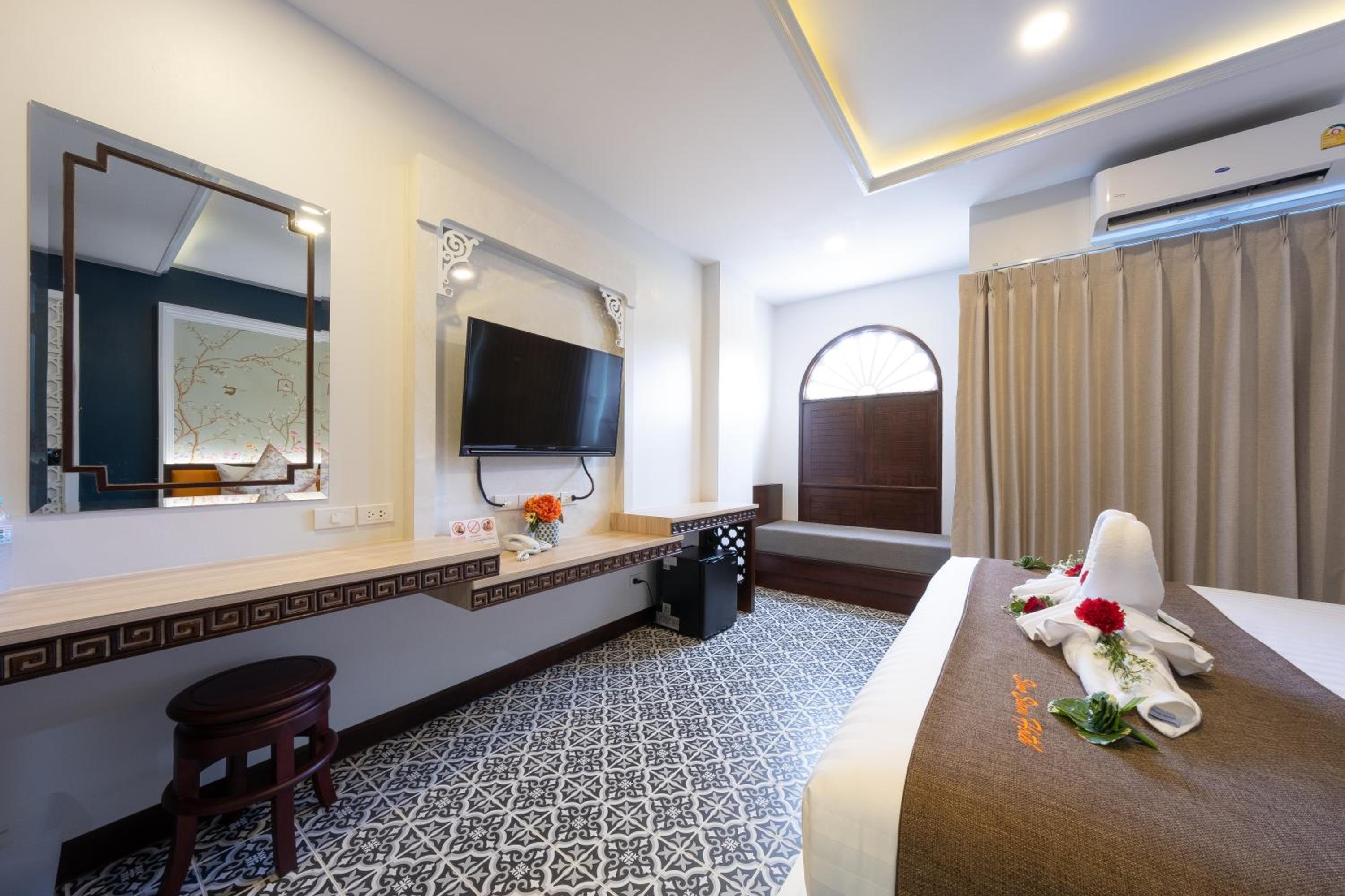 Deluxe Double or Twin Room - Photo 4