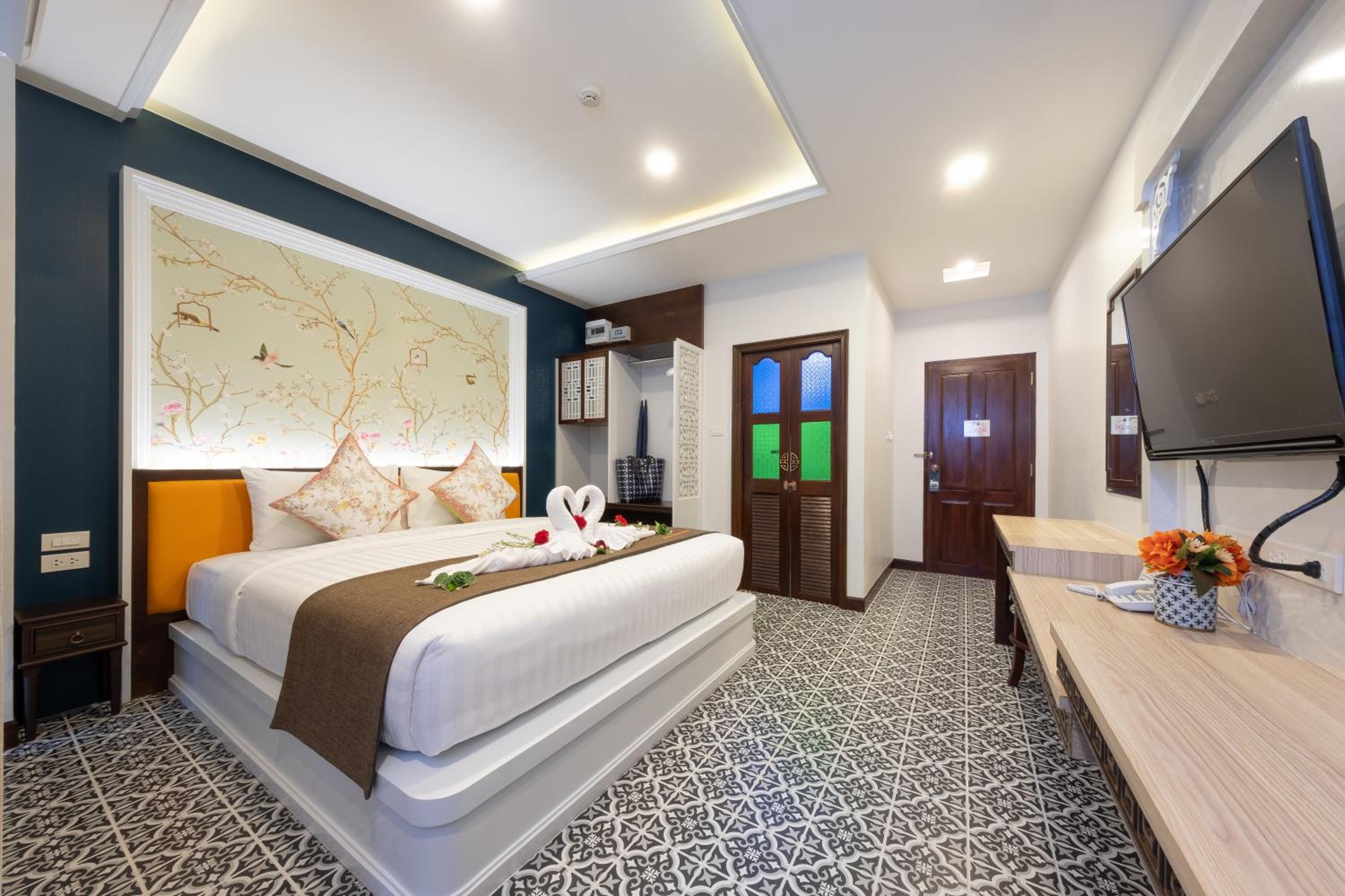 Deluxe Double or Twin Room - Photo 6