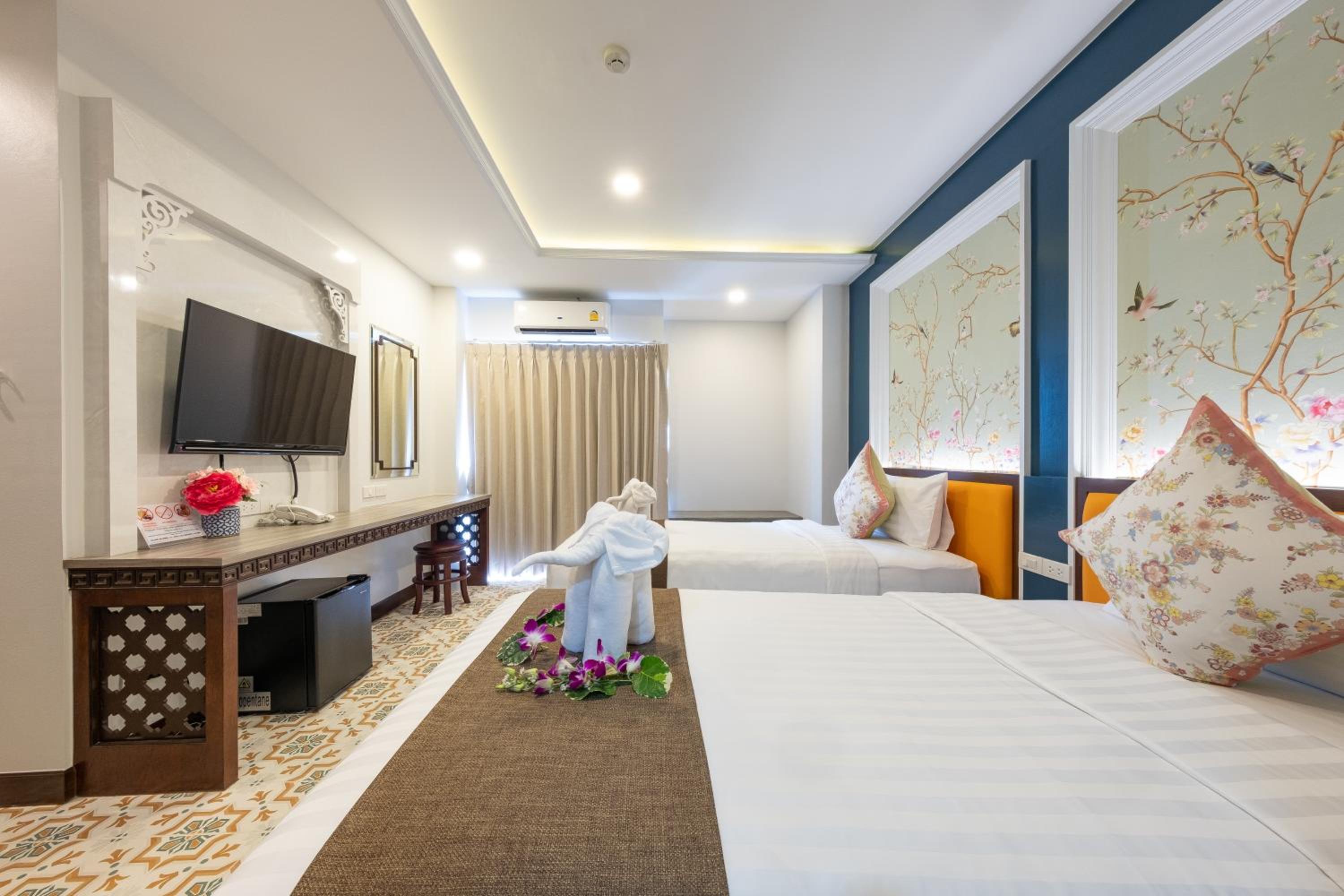 Deluxe Double or Twin Room - Photo 7