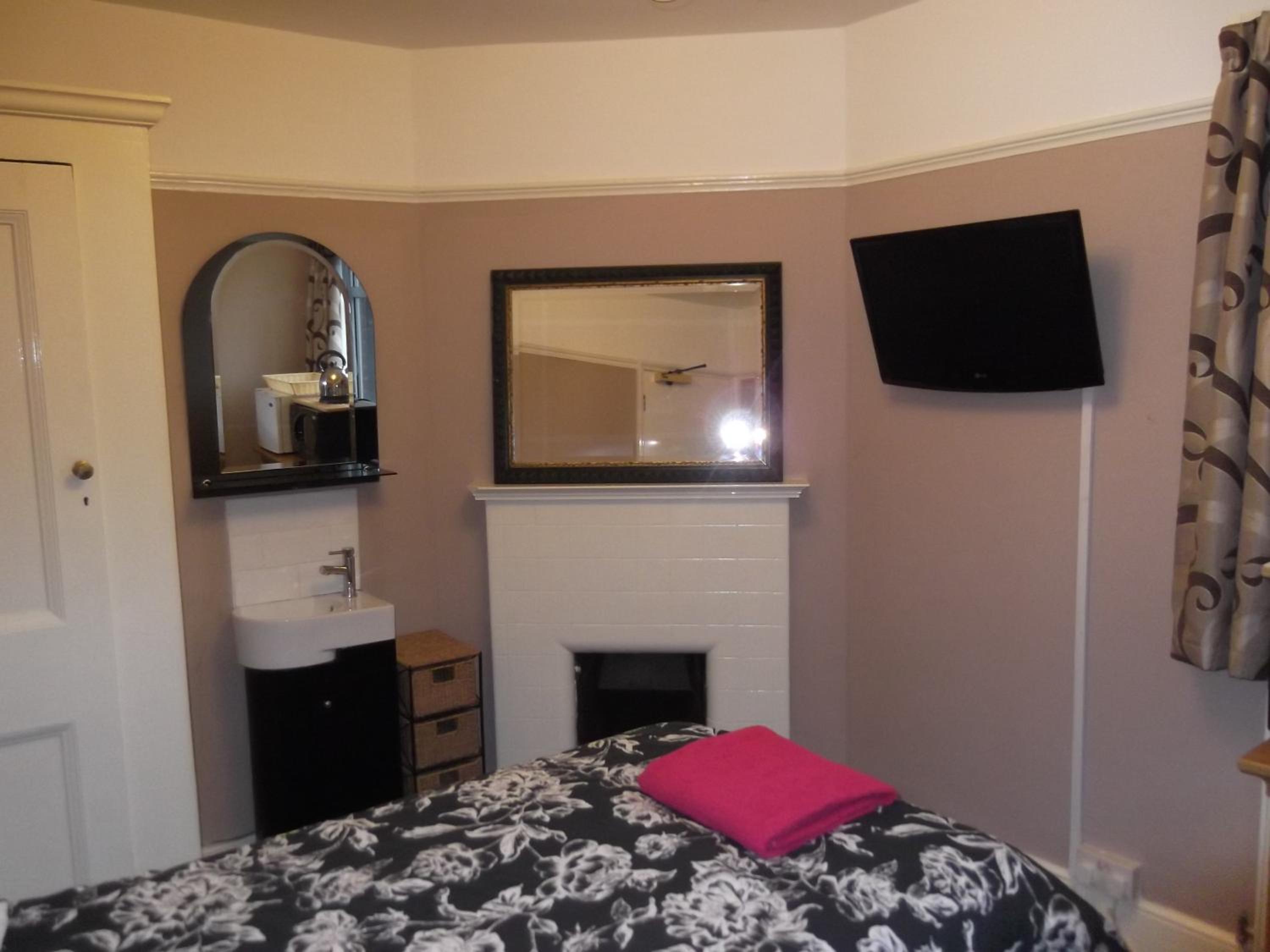 Single Room with Shared Bathroom