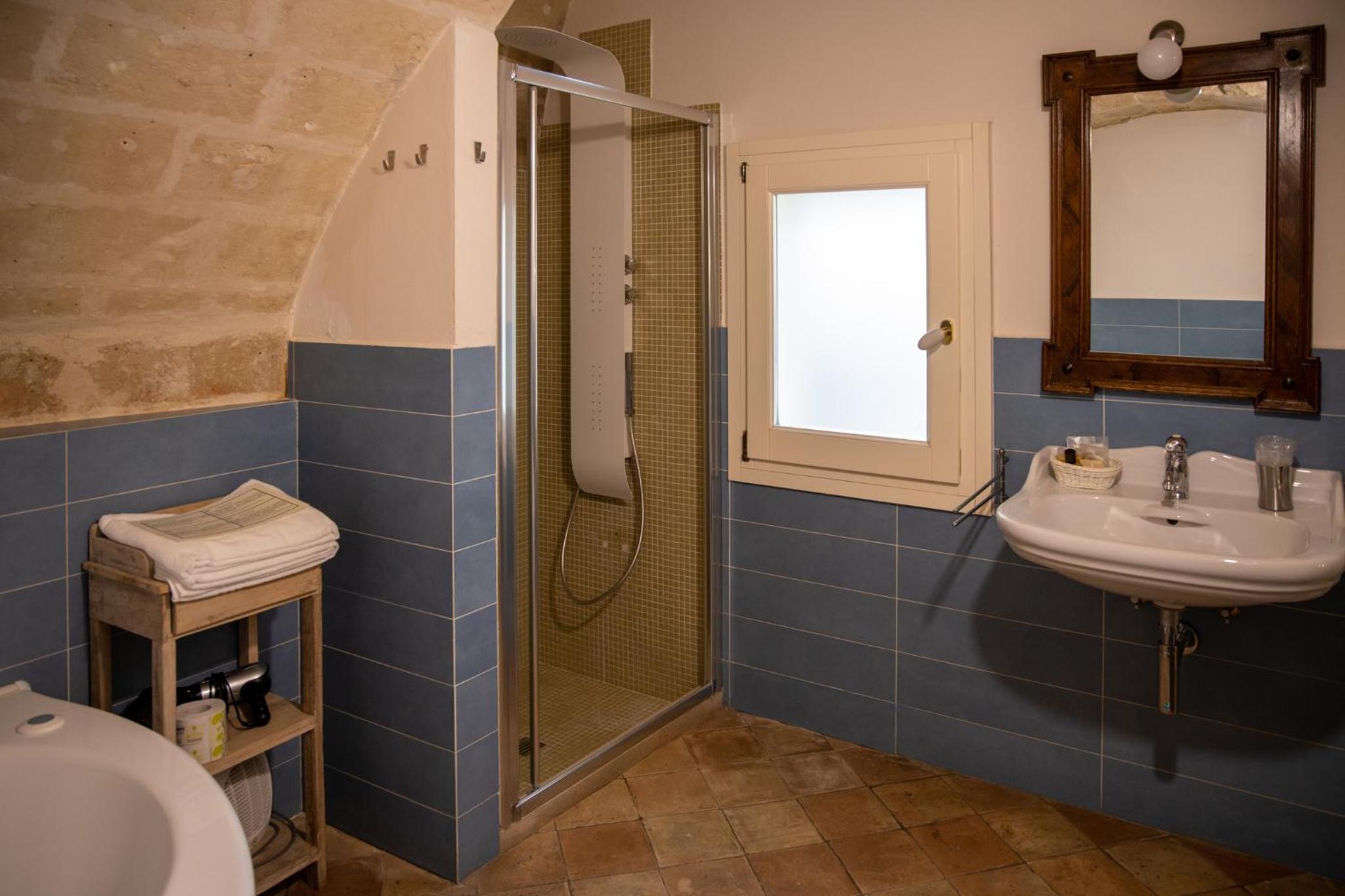 Superior Suite - Photo 14