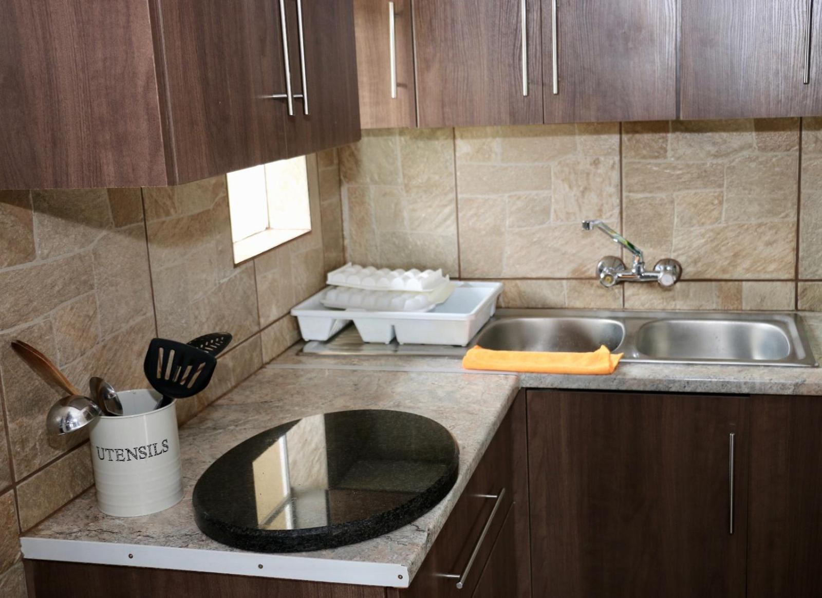 Two-Bedroom House - Photo 3