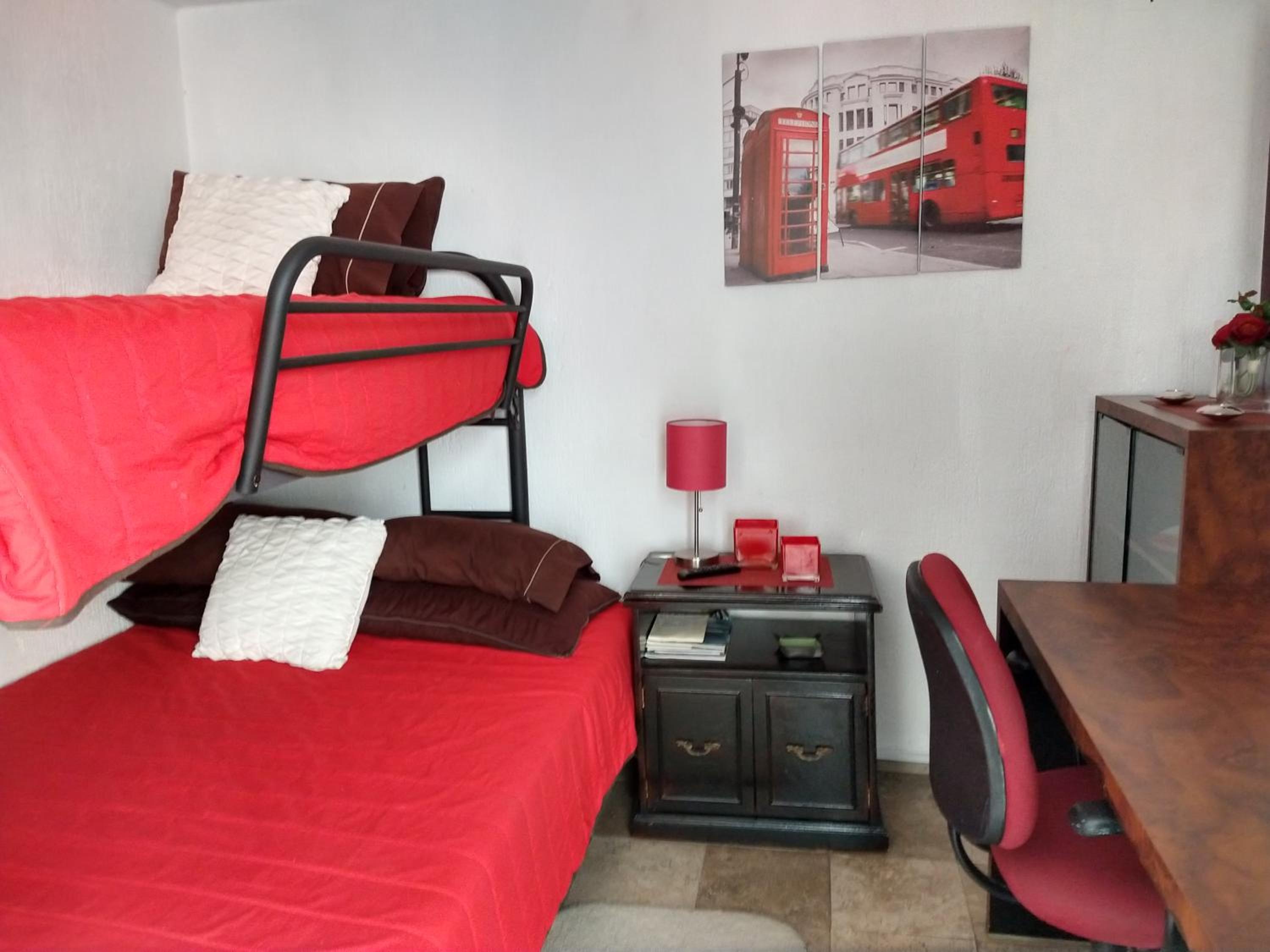 Double Room with Private Bathroom - Photo 10