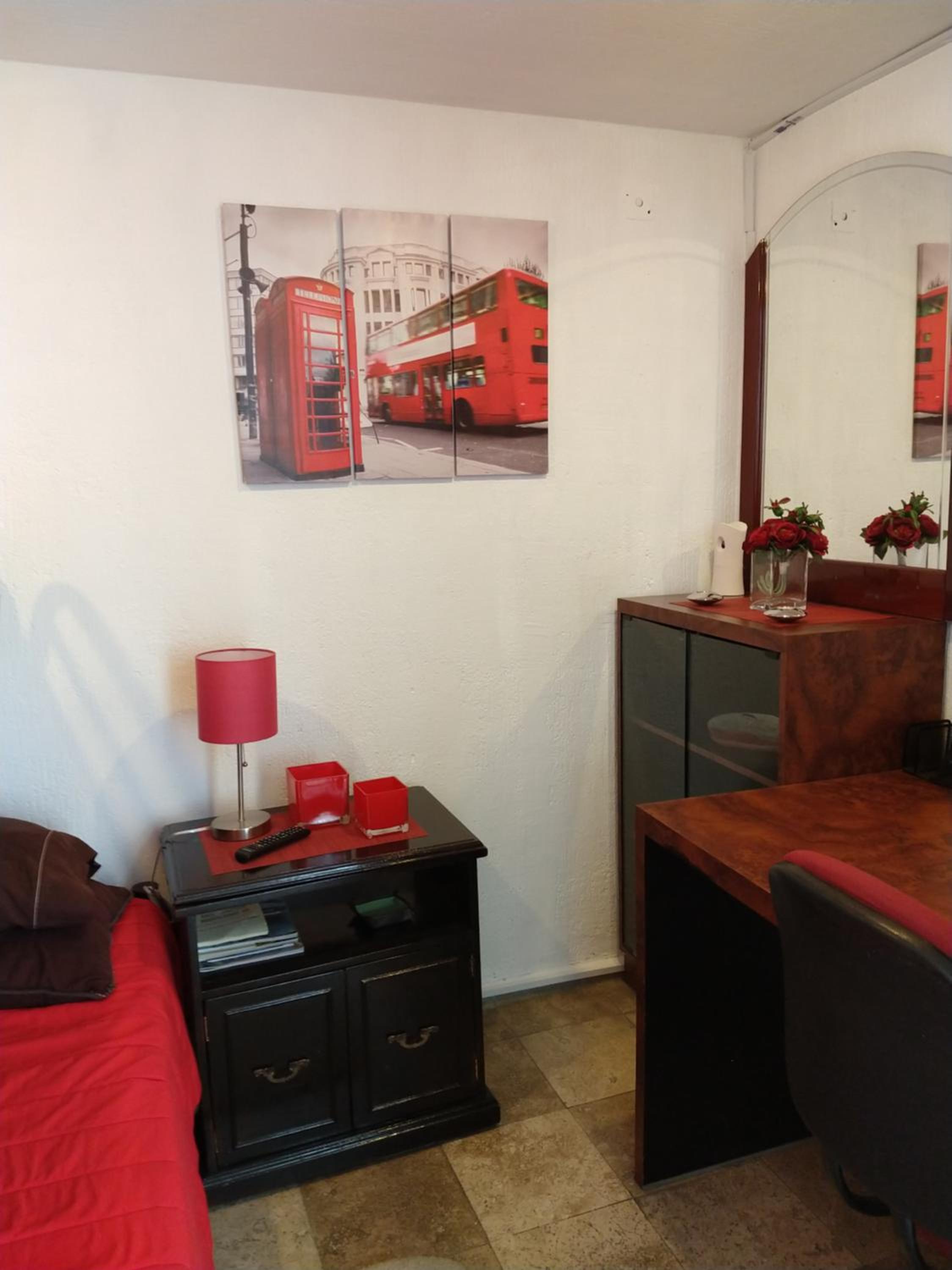 Double Room with Private Bathroom - Photo 6