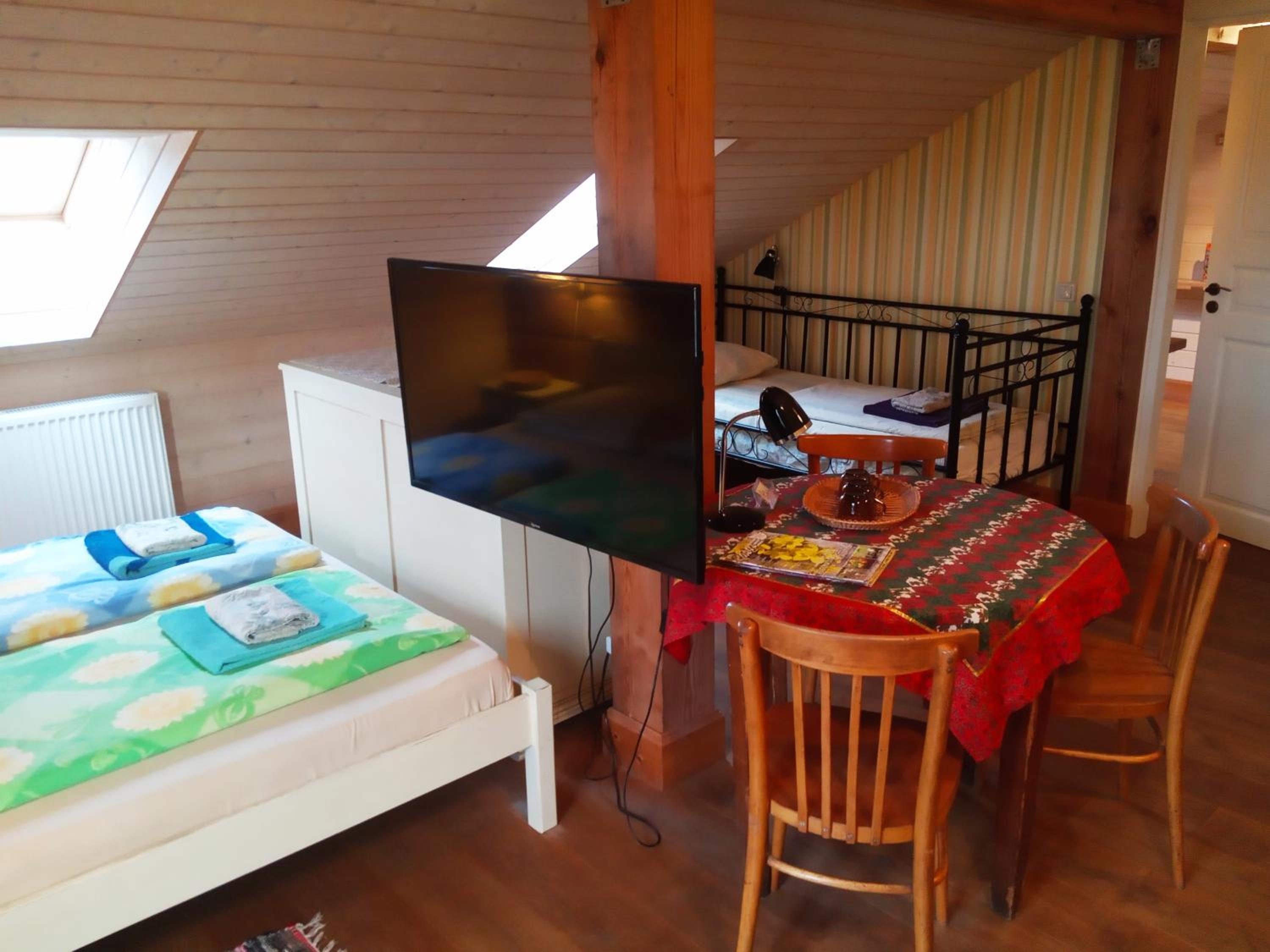Family Room with River View photo 3