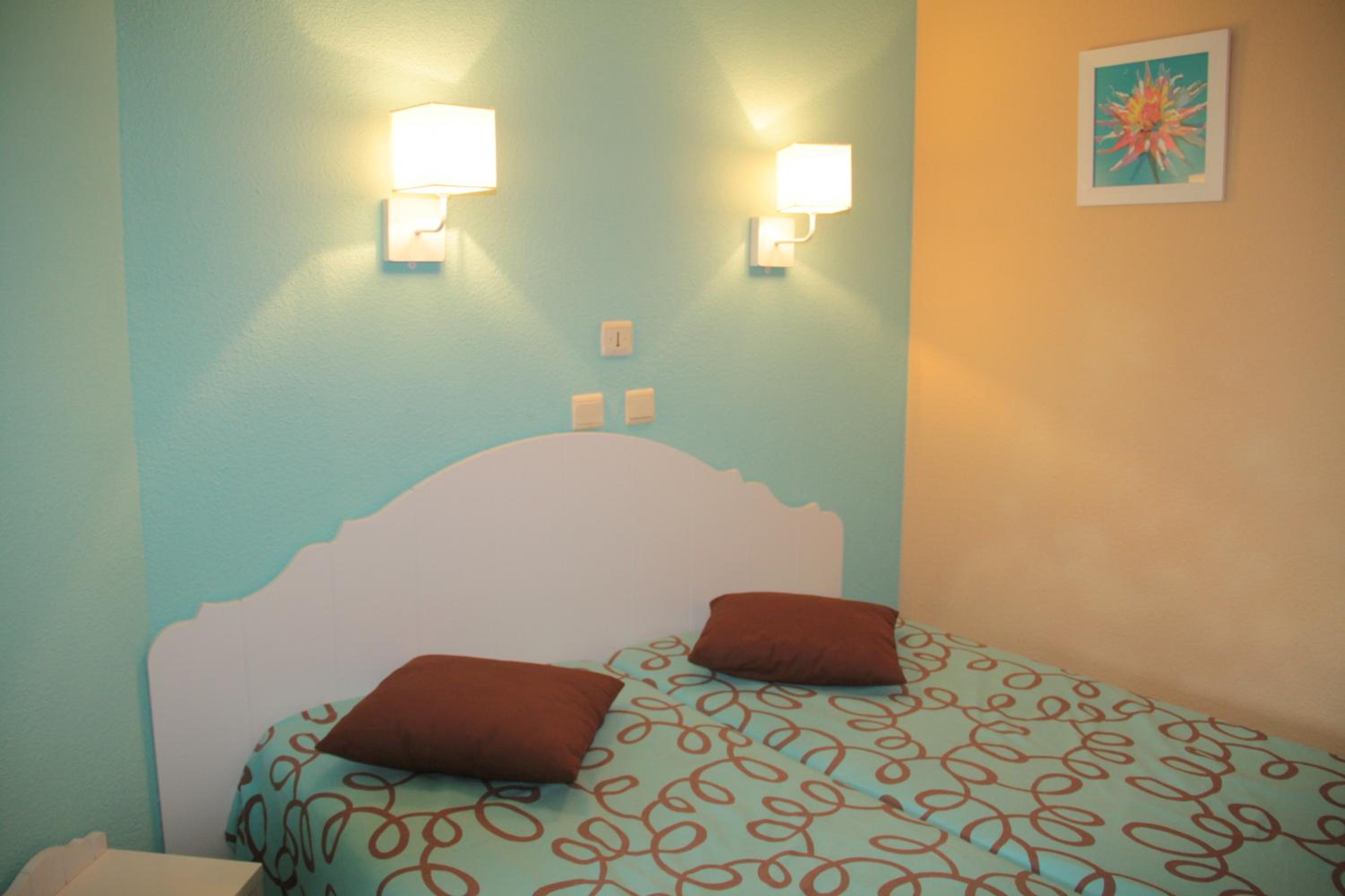 Small Duplex House with Air conditioning  (4-6 Adults)