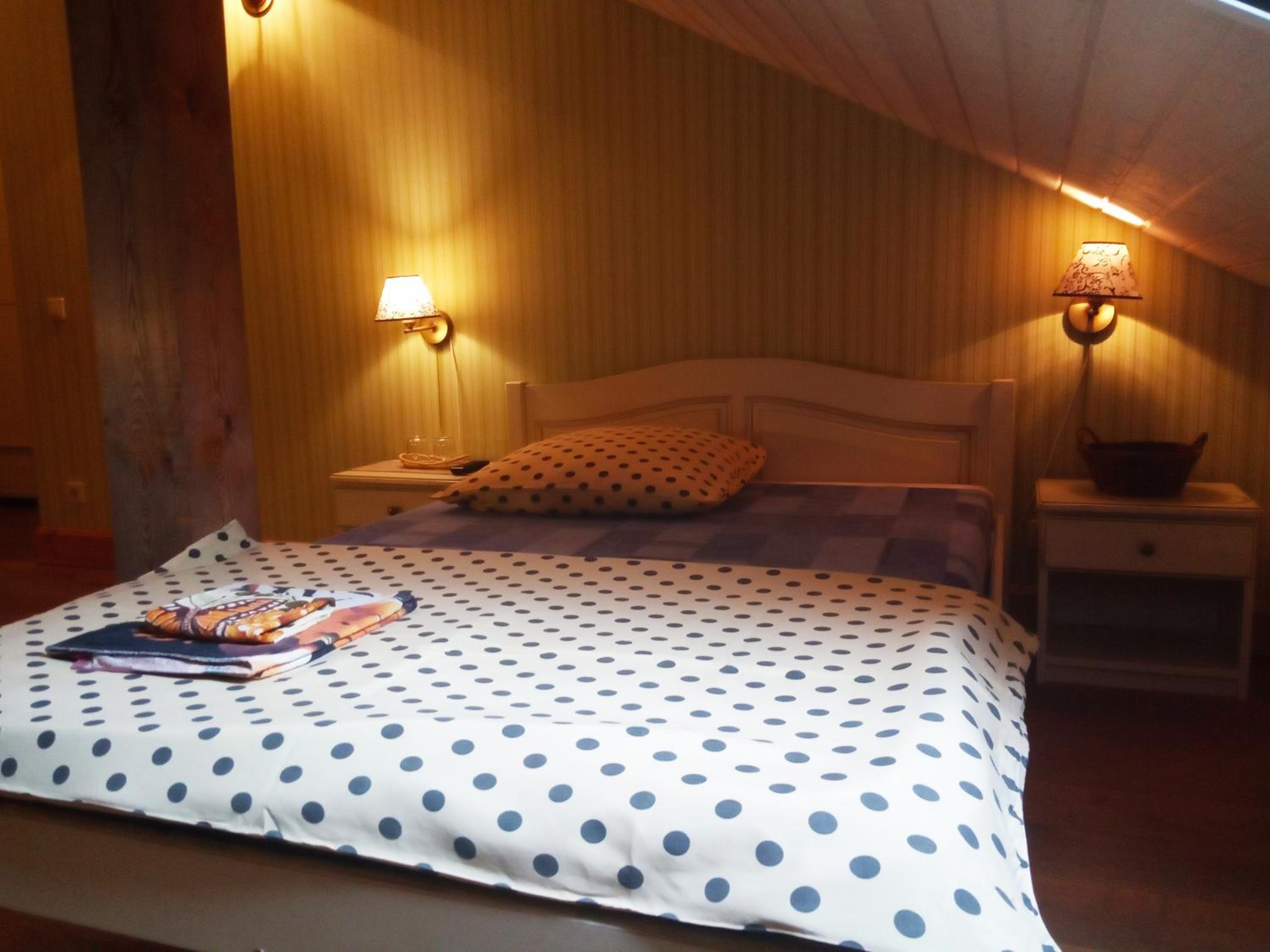 Small Double Room with One Double Bed photo 2