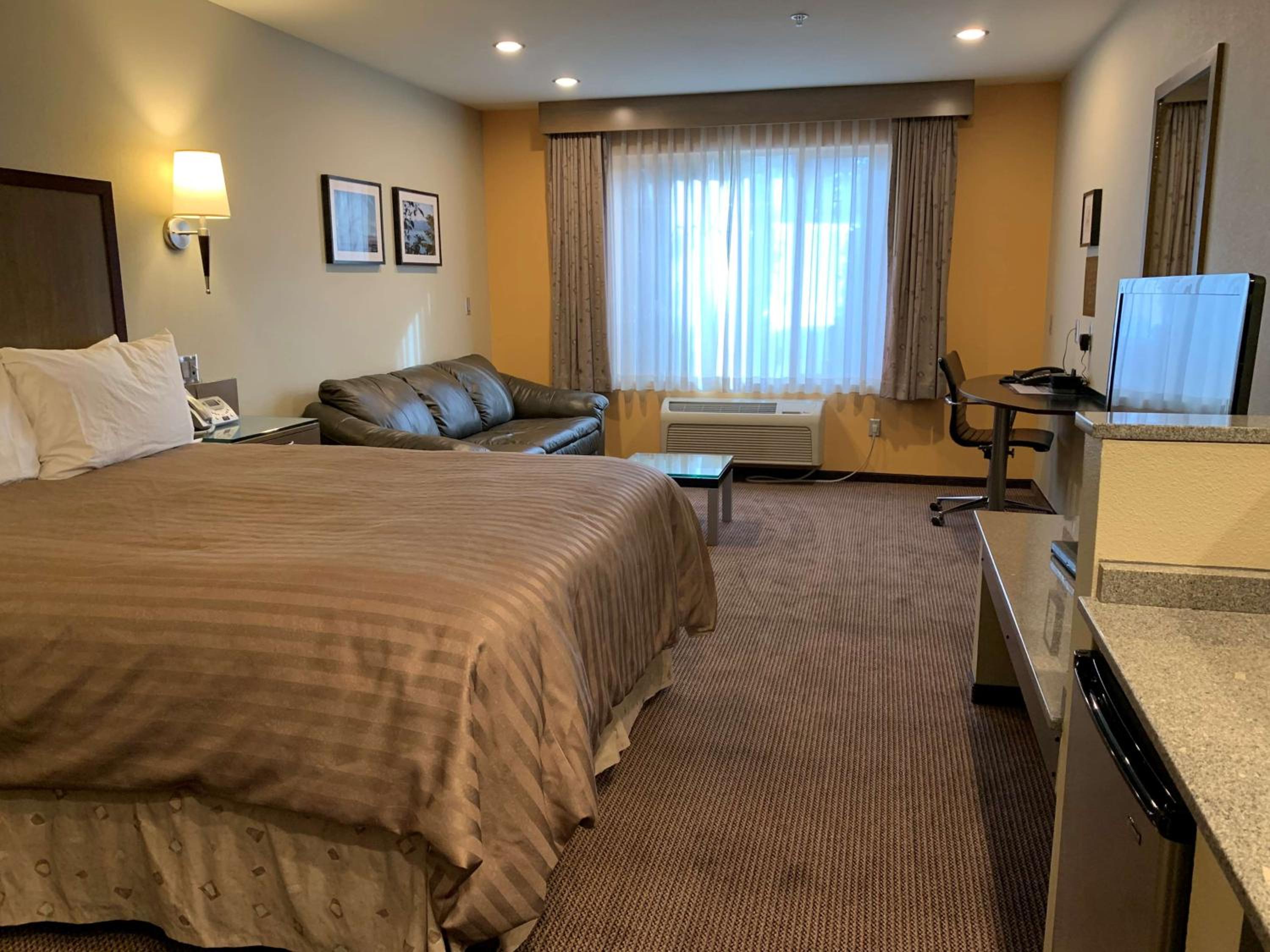 Queen Room with Bathtub - Disability Access
